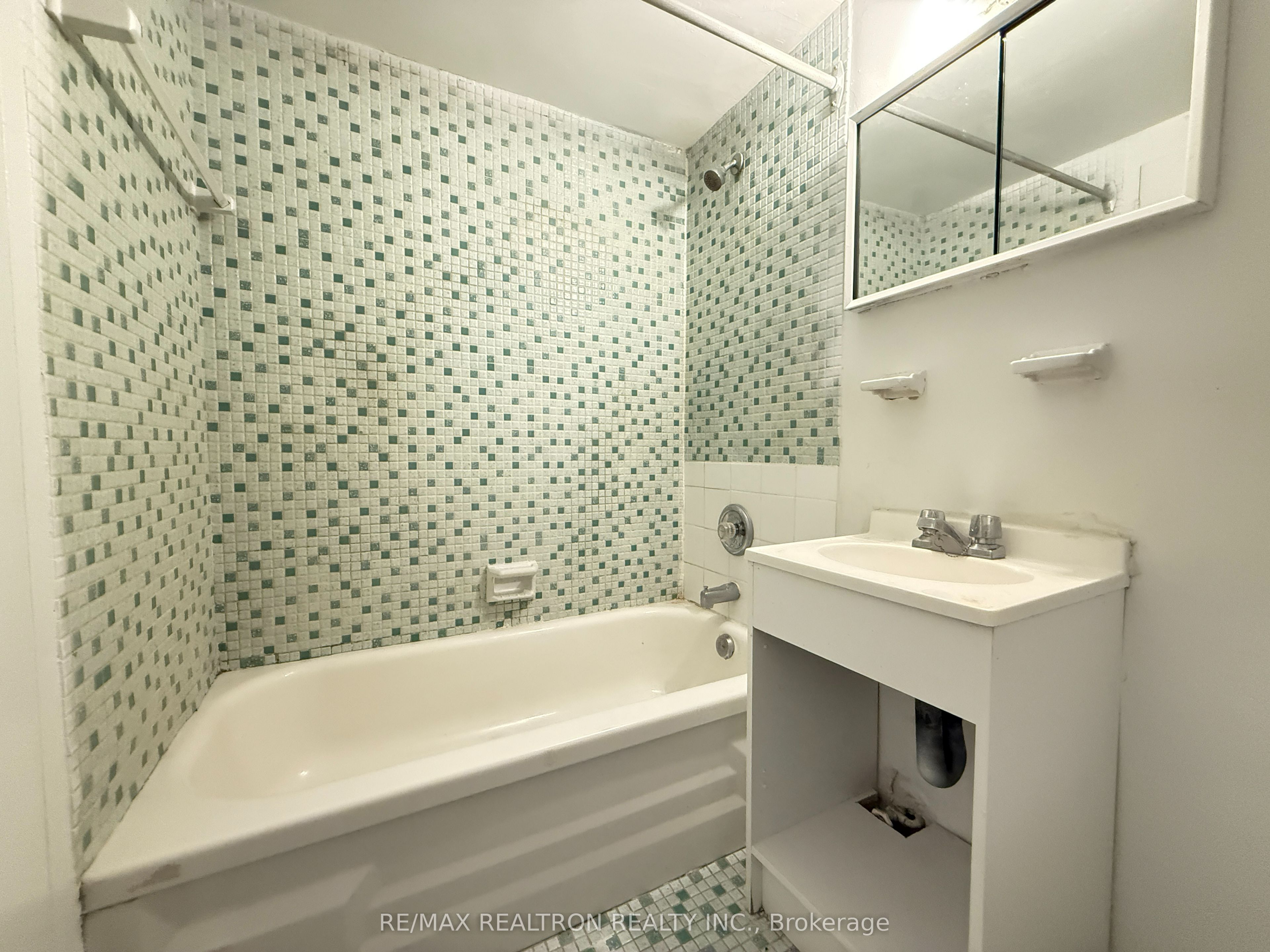 500 Dawes Road 1001, Toronto, ON M4B 2G1 photo 3