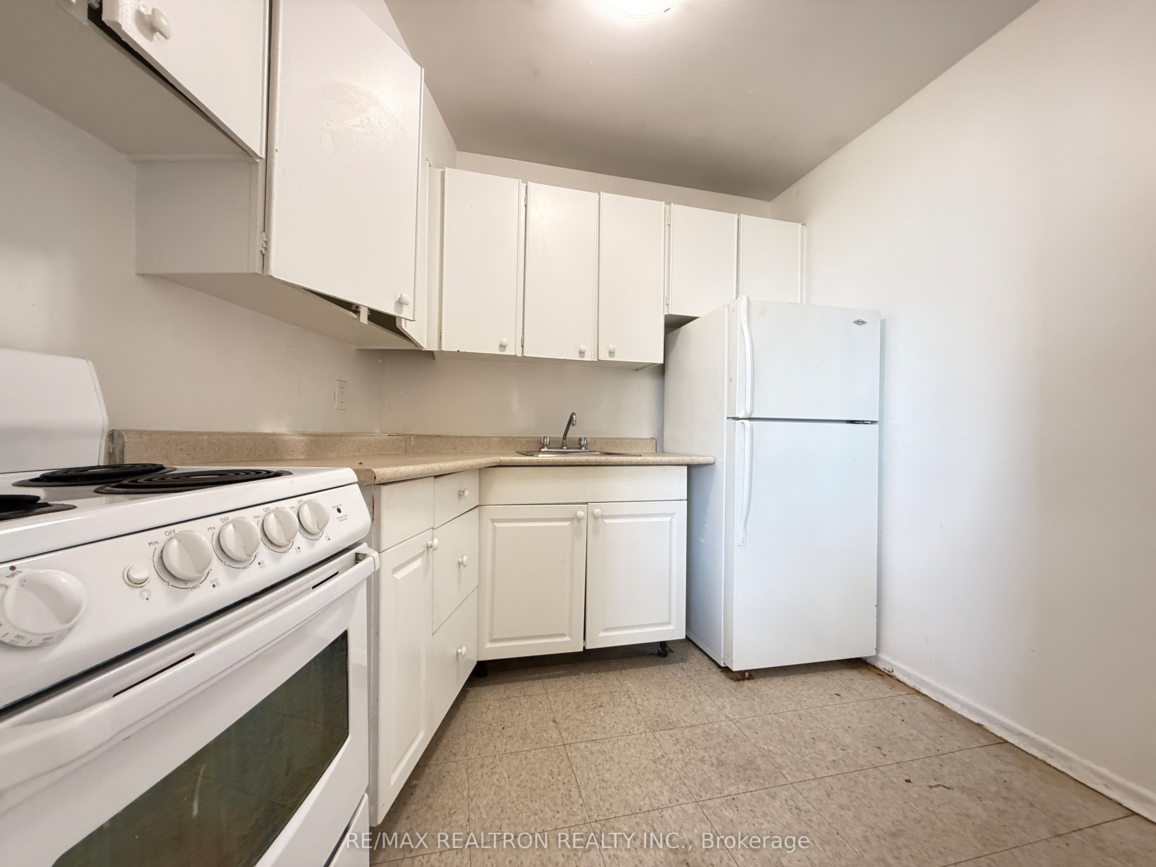 500 Dawes Road 1001, Toronto, ON M4B 2G1 photo 4
