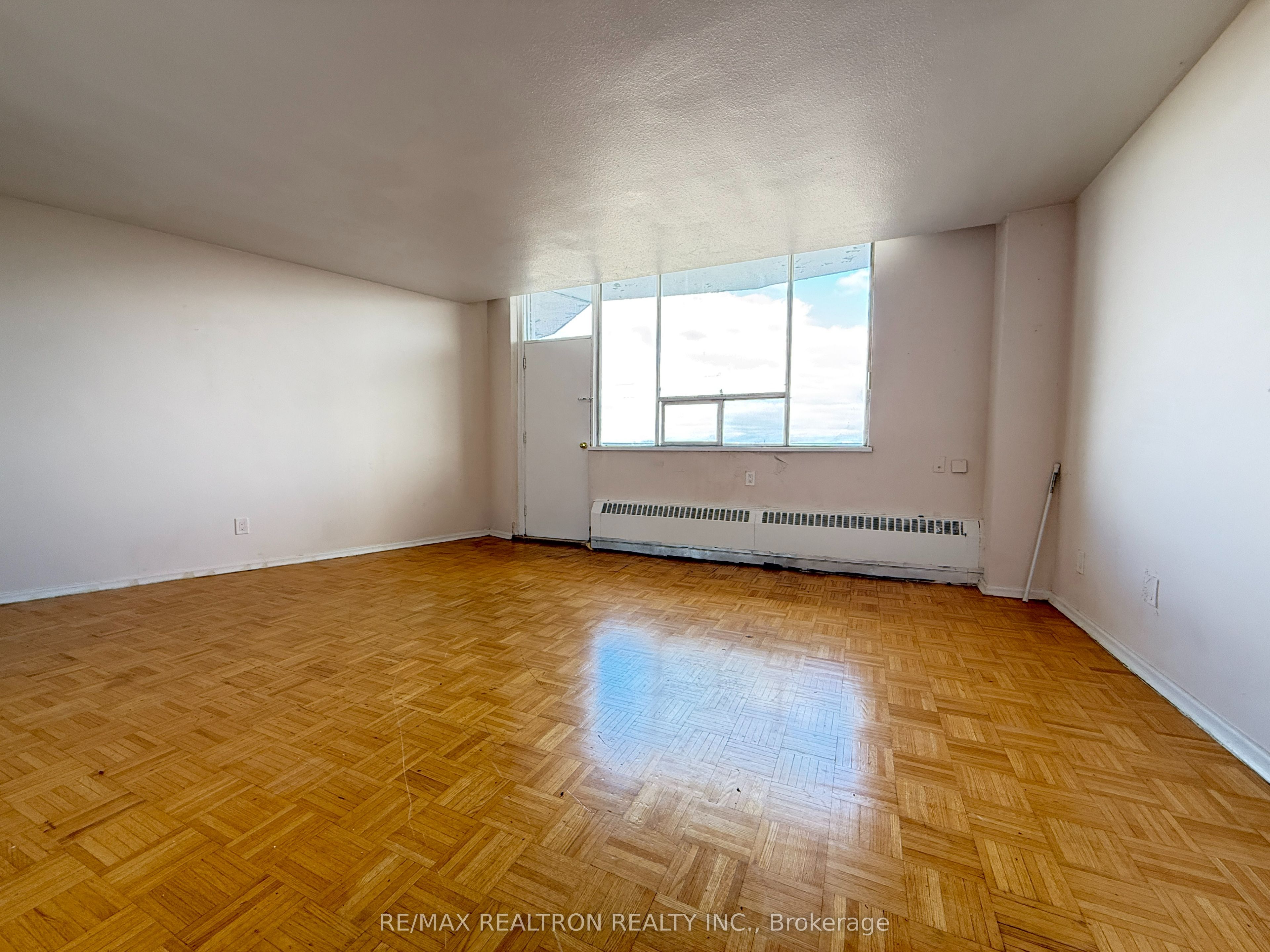 500 Dawes Road 1522, Toronto, ON M4B 2G1