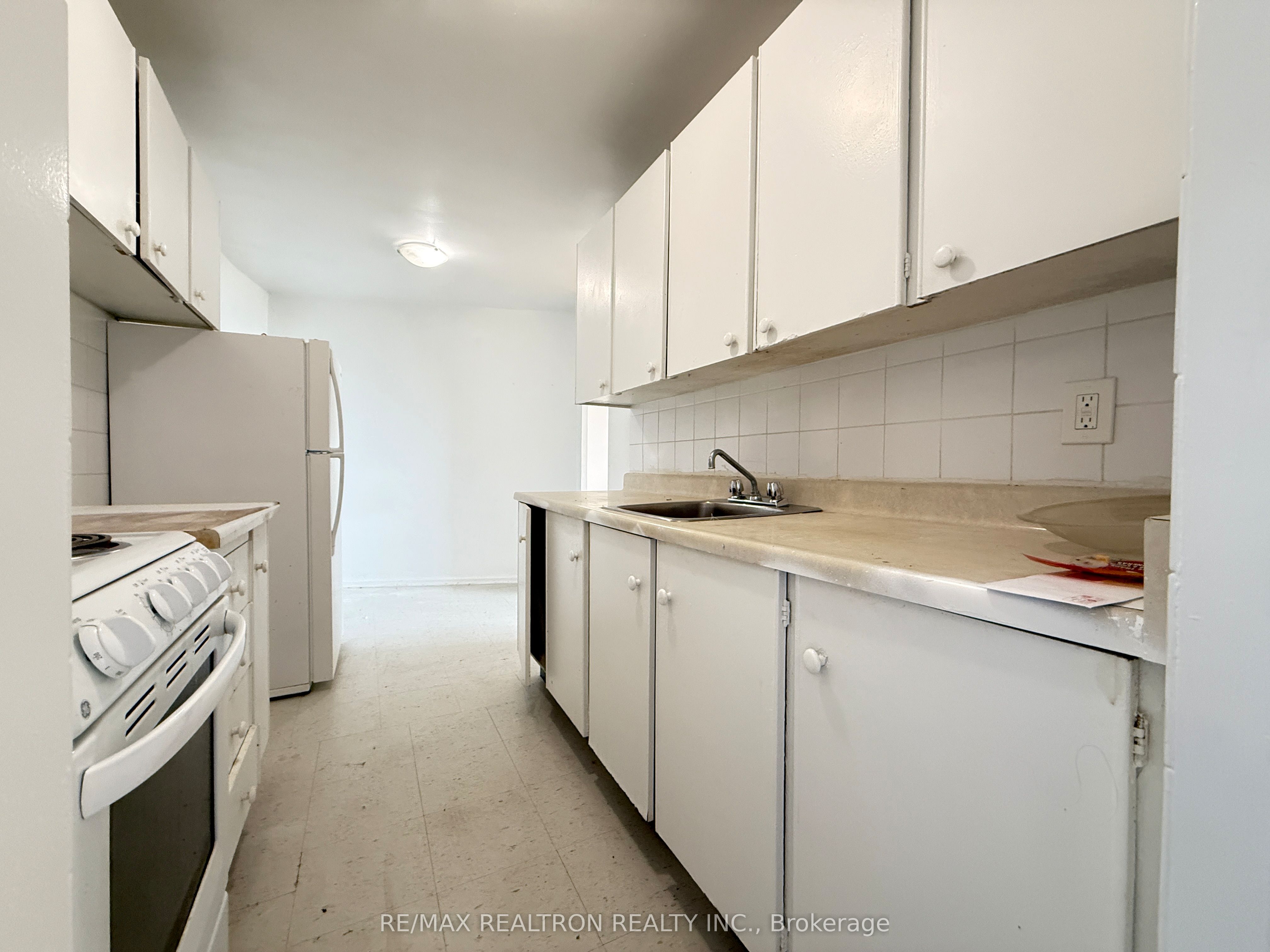 500 Dawes Road 1522, Toronto, ON M4B 2G1 photo 2