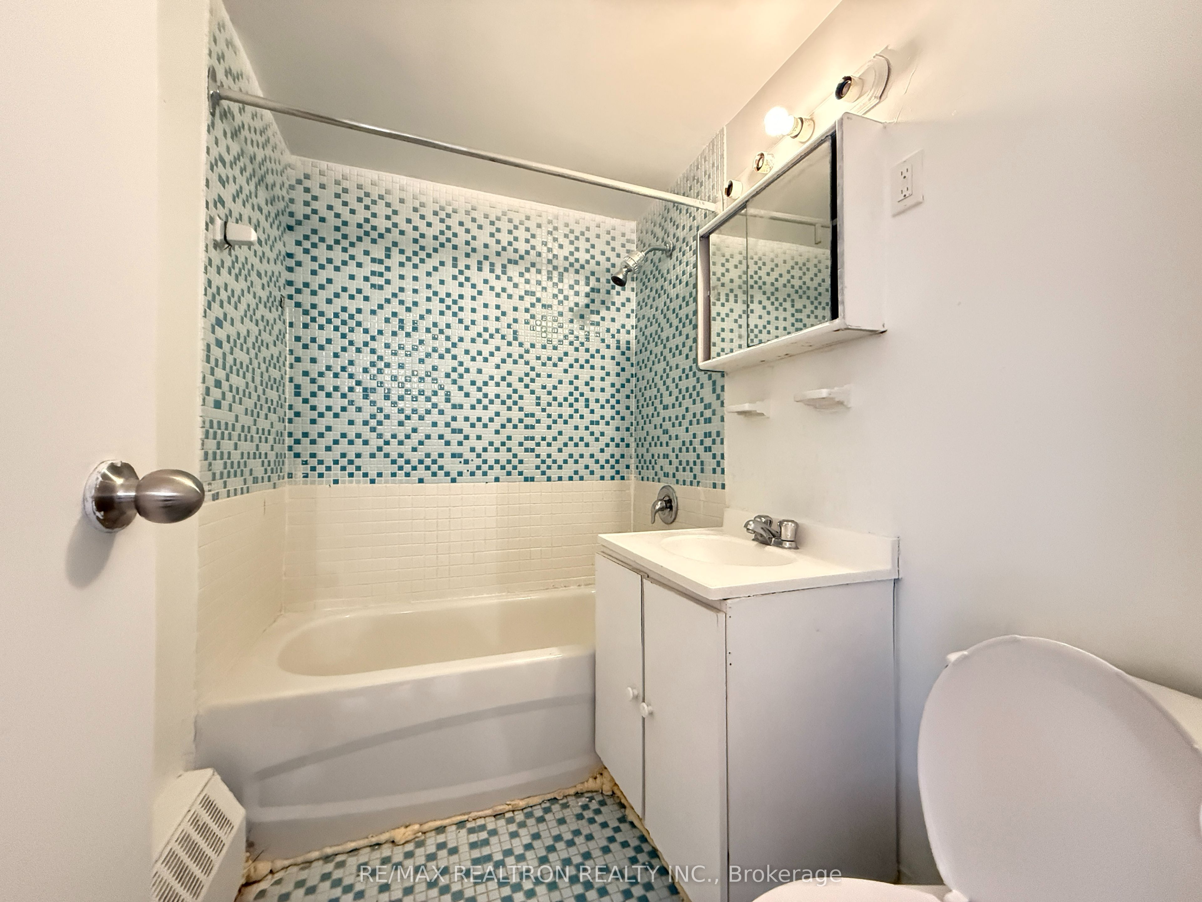 500 Dawes Road 1522, Toronto, ON M4B 2G1 photo 3