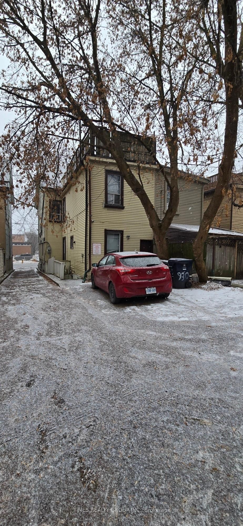 930 Dundas Street E, Toronto, ON M4M 1R3 photo 4