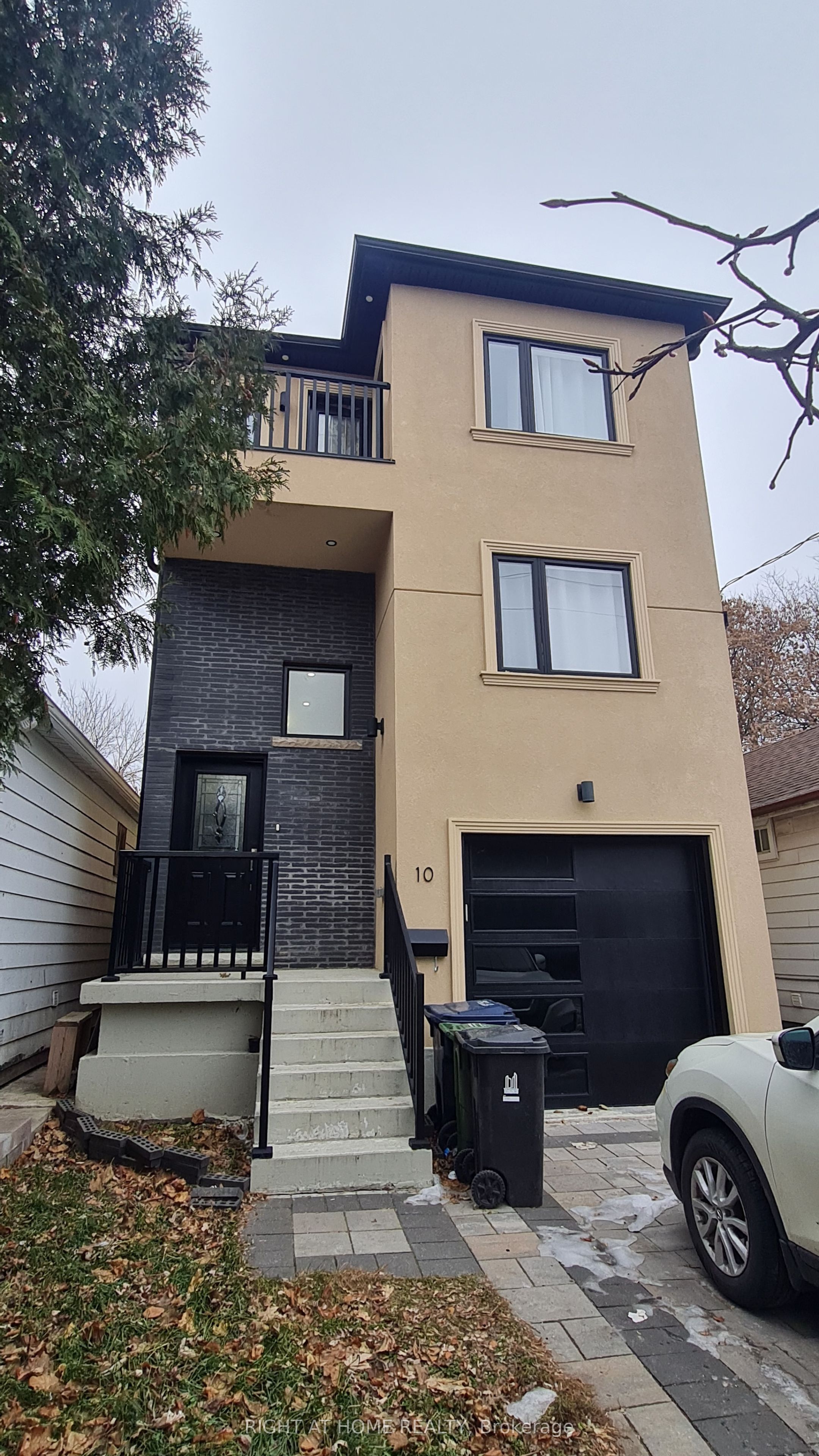 10 Emmott Avenue Room A, Toronto, ON M1L 2X3