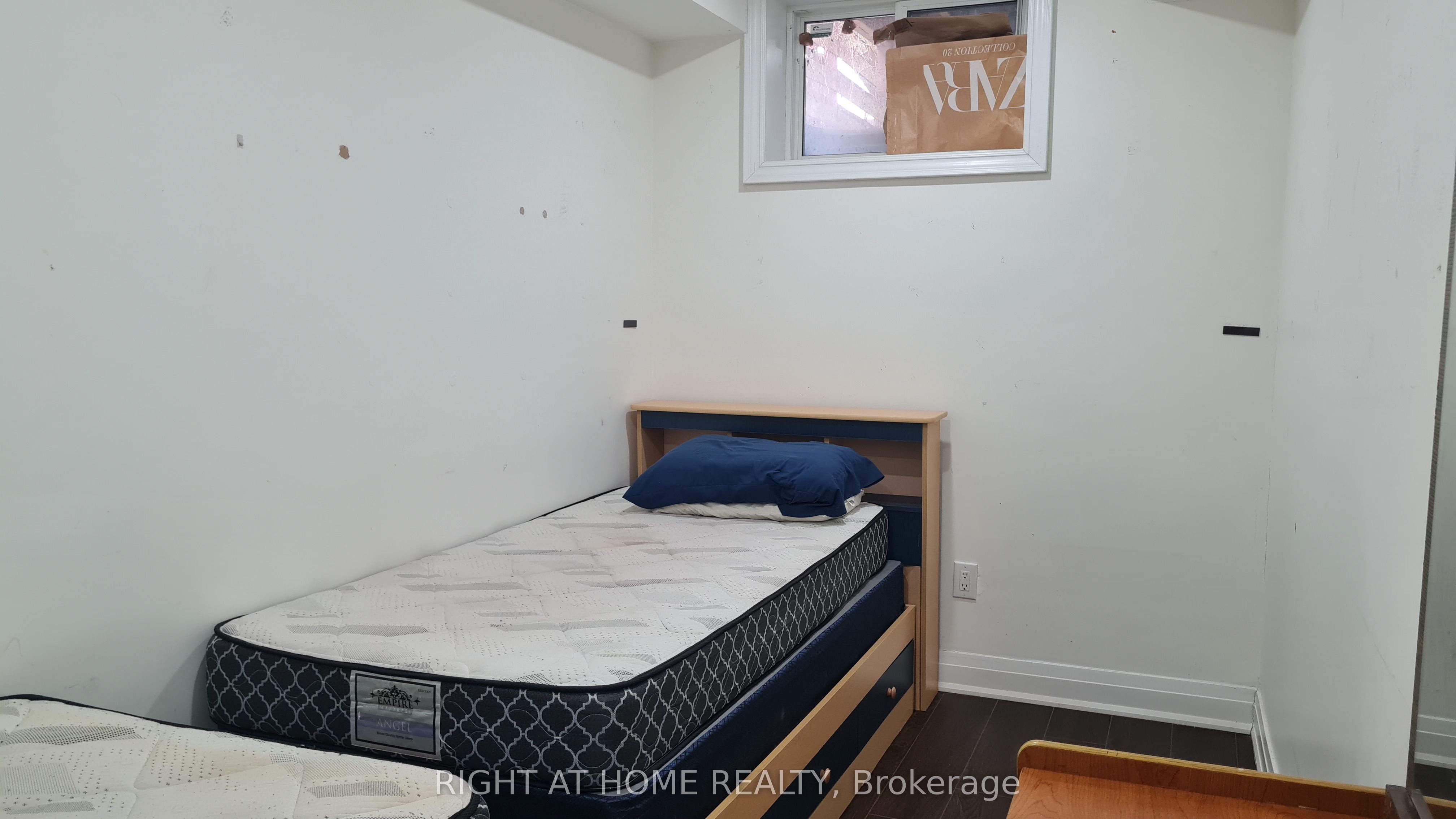 10 Emmott Avenue Room A, Toronto, ON M1L 2X3 photo 5