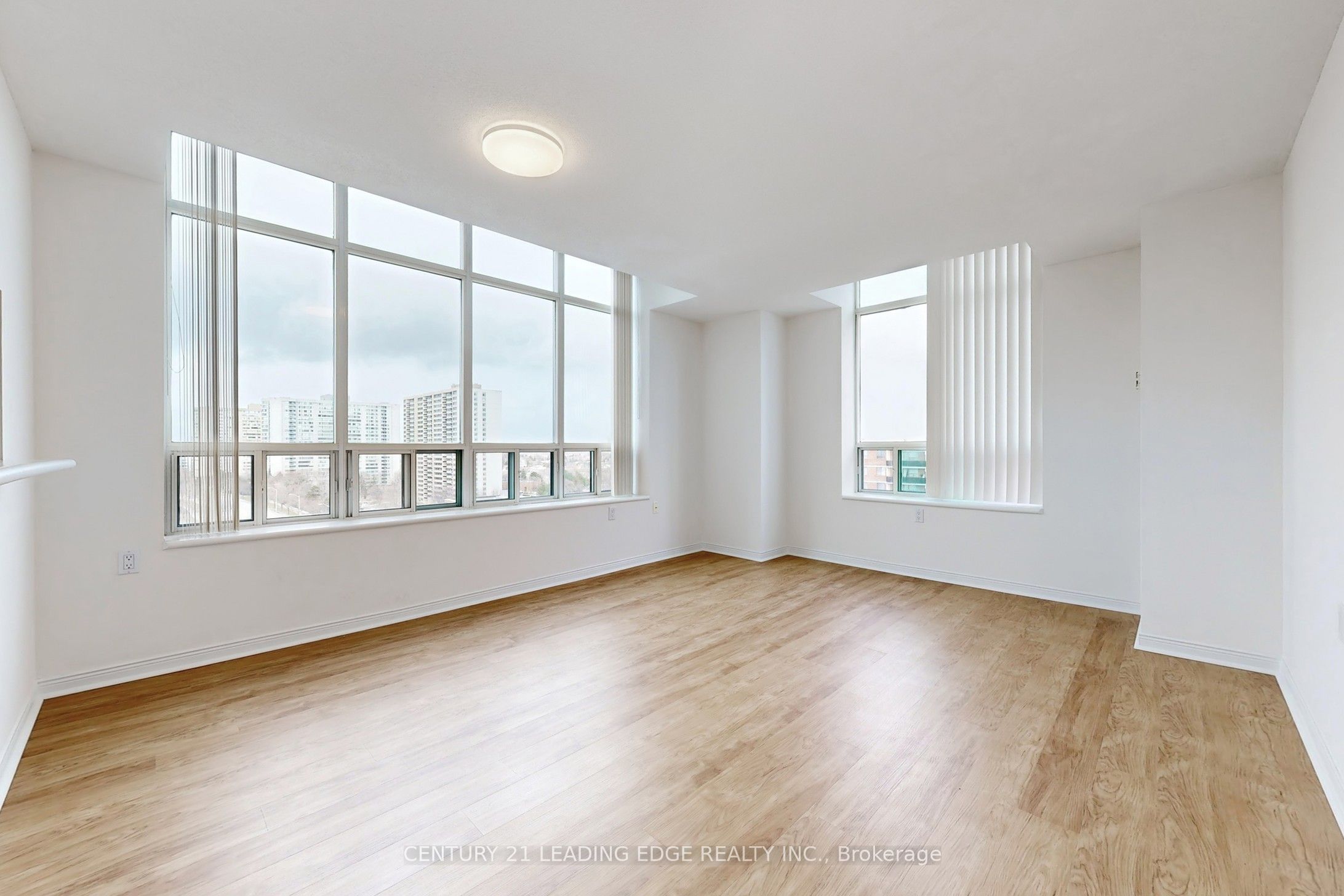 2800 Warden Avenue 1202, Toronto, ON M1W 3Z6 photo 3