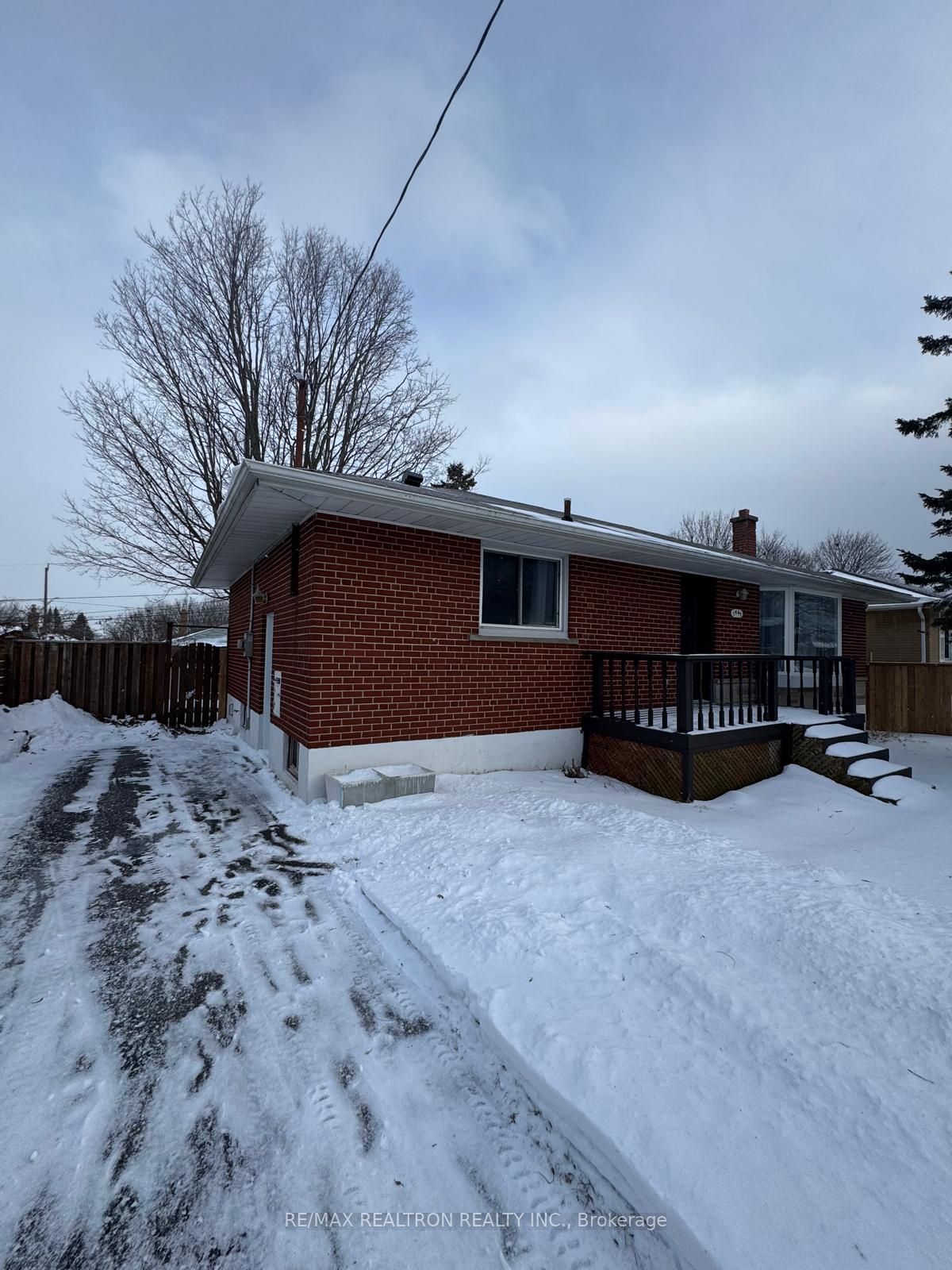 1467 Oxford Street, Oshawa, ON L1J 3W9 photo 2