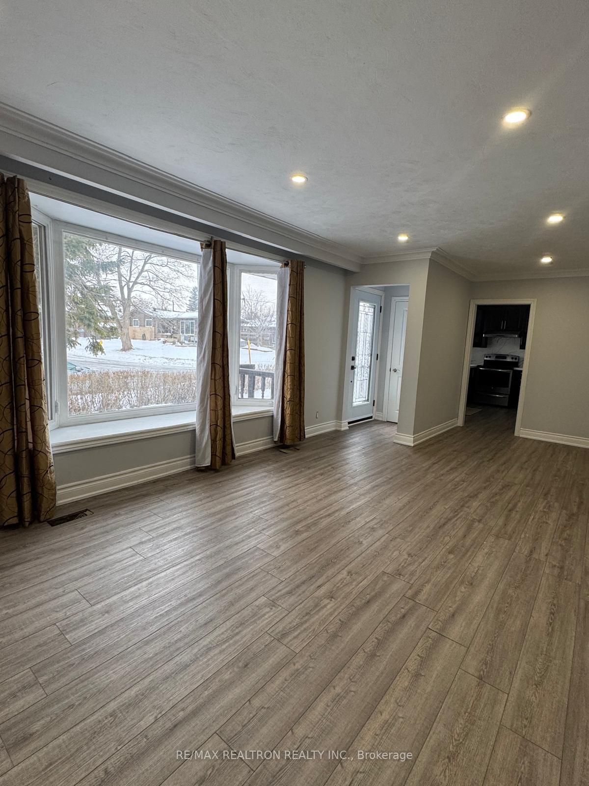 1467 Oxford Street, Oshawa, ON L1J 3W9 photo 5