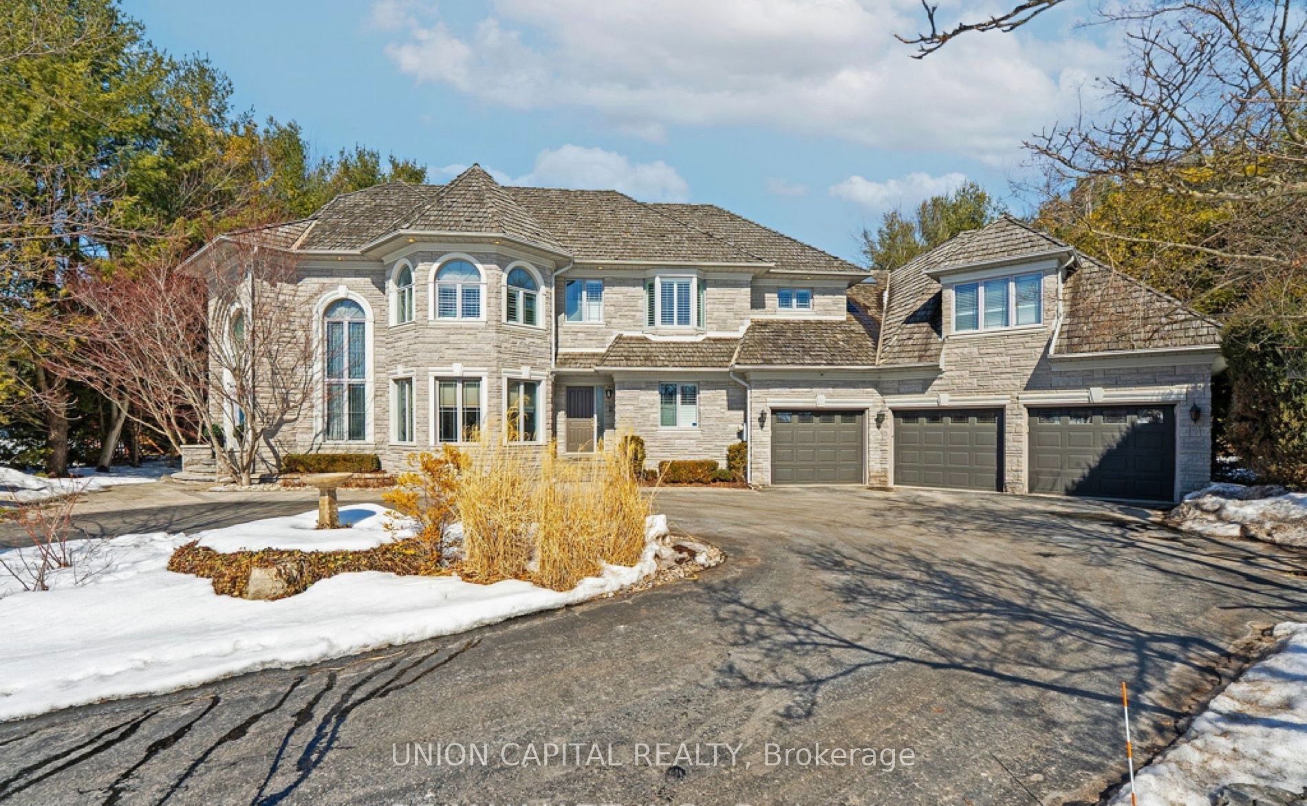 9 Bunhilll Court, Ajax, ON L1Z 1X5