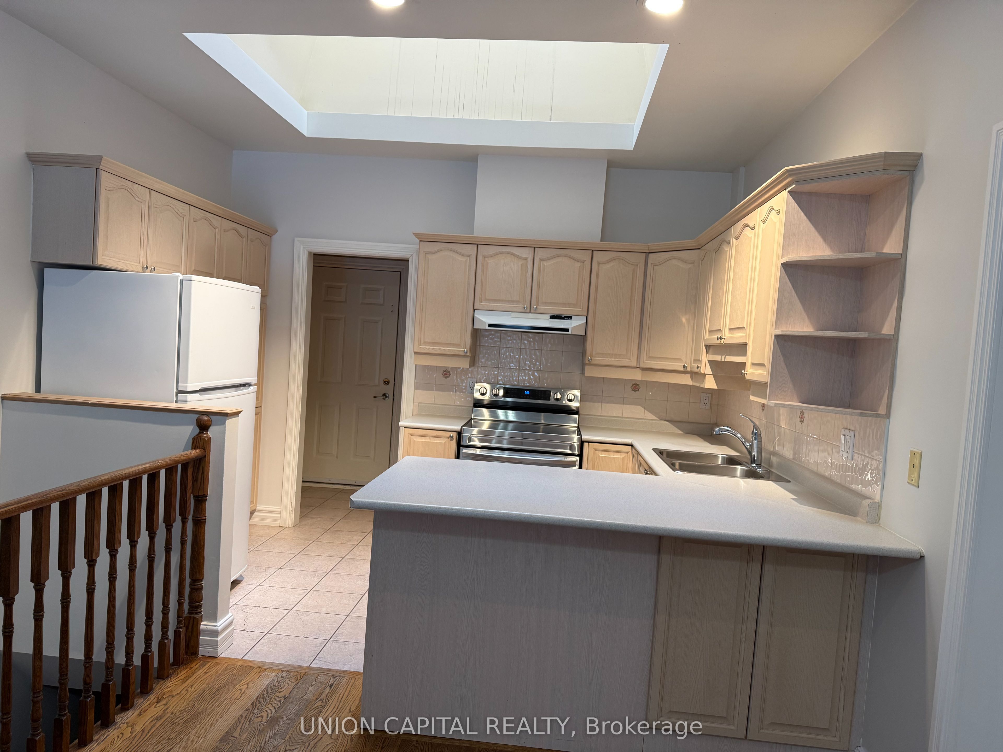 9 Bunhilll Court, Ajax, ON L1Z 1X5 photo 4
