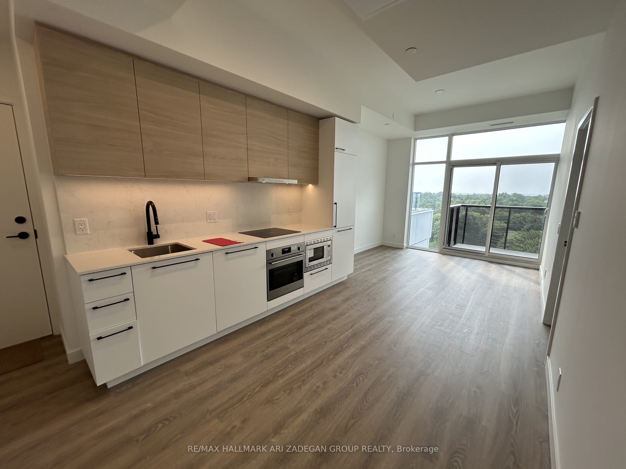 1050 Eastern Avenue S 806, Toronto, ON M4L 0B7 photo 3