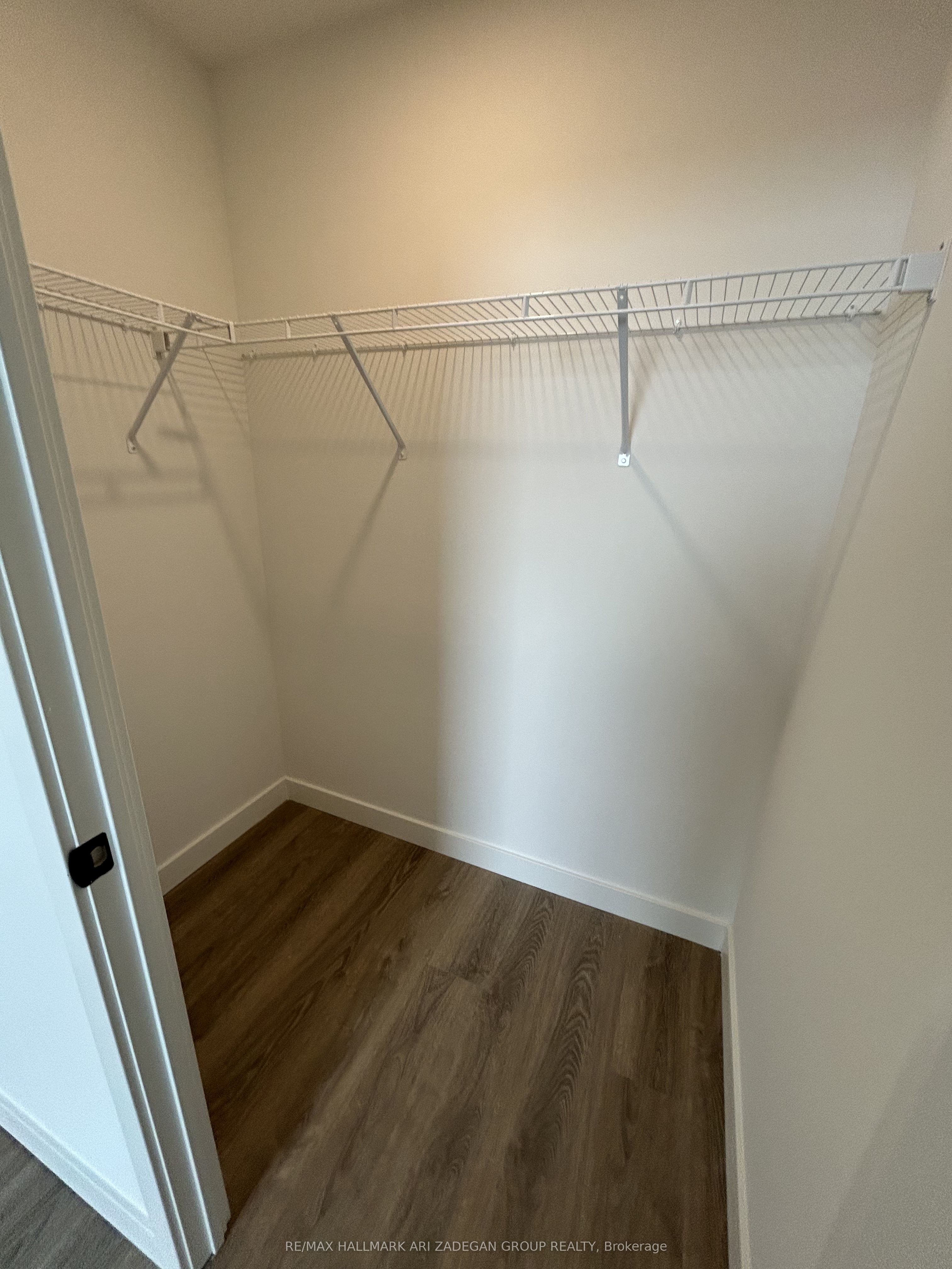 1050 Eastern Avenue S 806, Toronto, ON M4L 0B7 photo 5