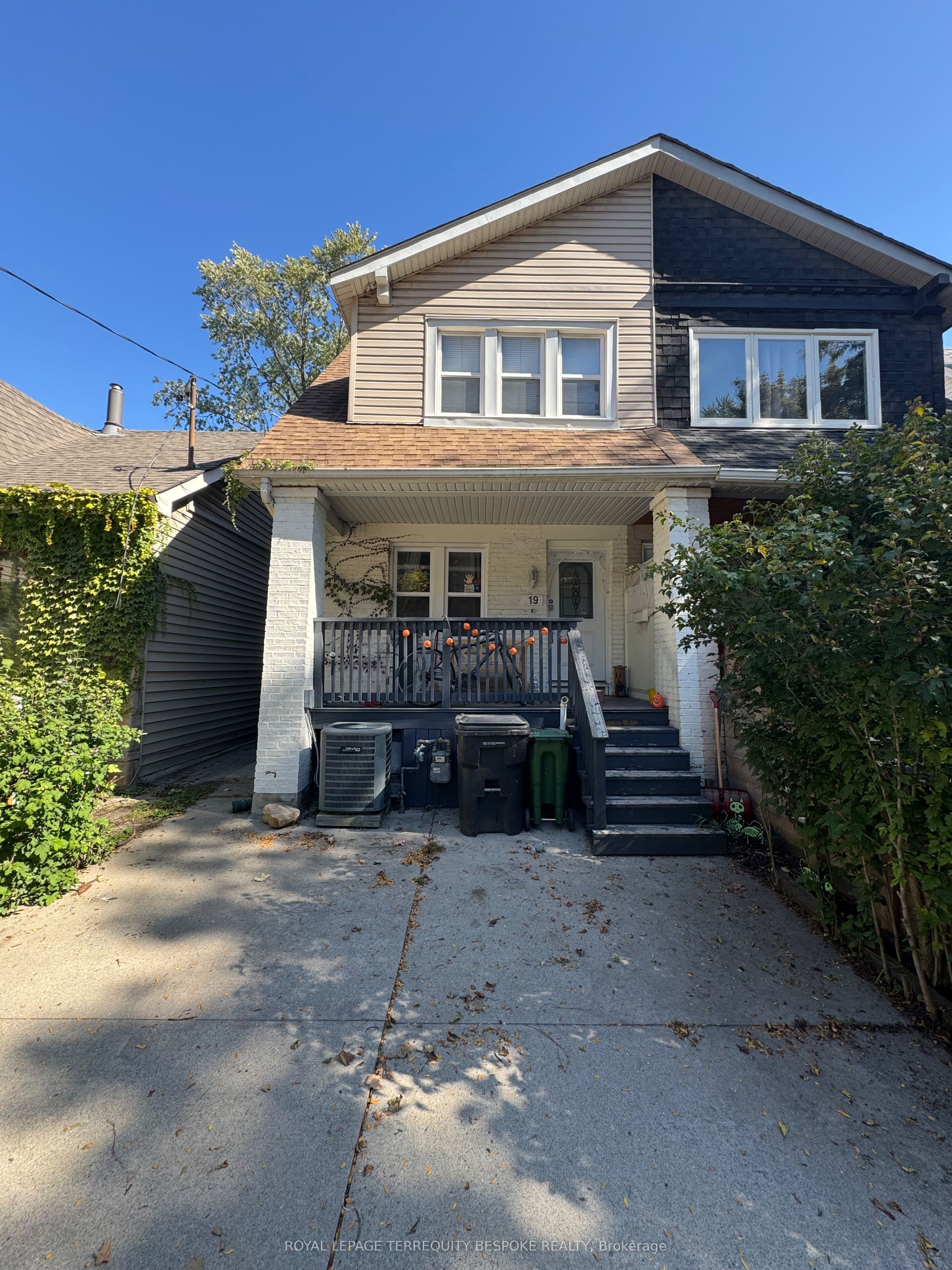 19 Lewis Street Main #2, Toronto, ON M4M 2H2