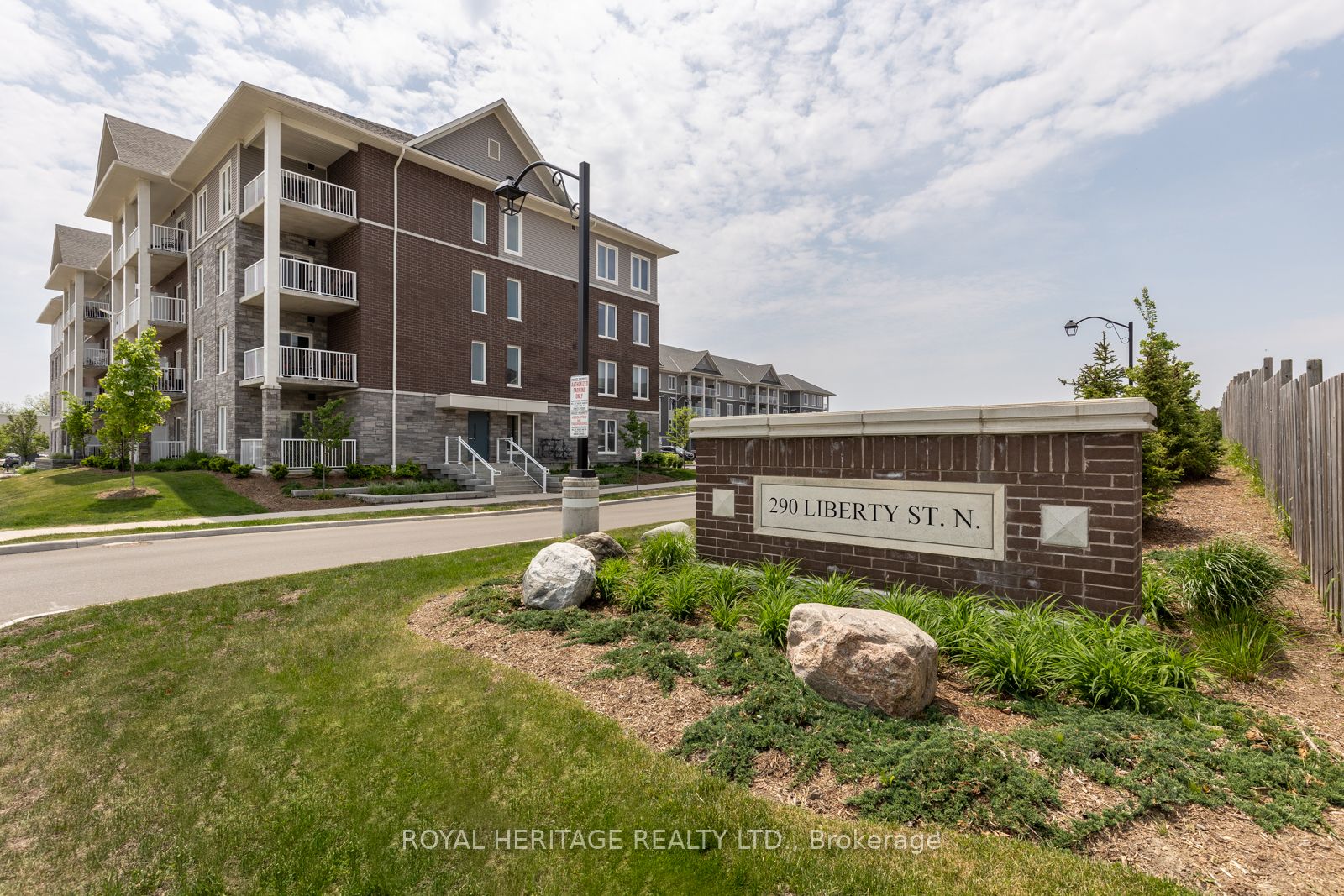 290 Liberty Street N 209, Clarington, ON L1C 0V5 photo 2