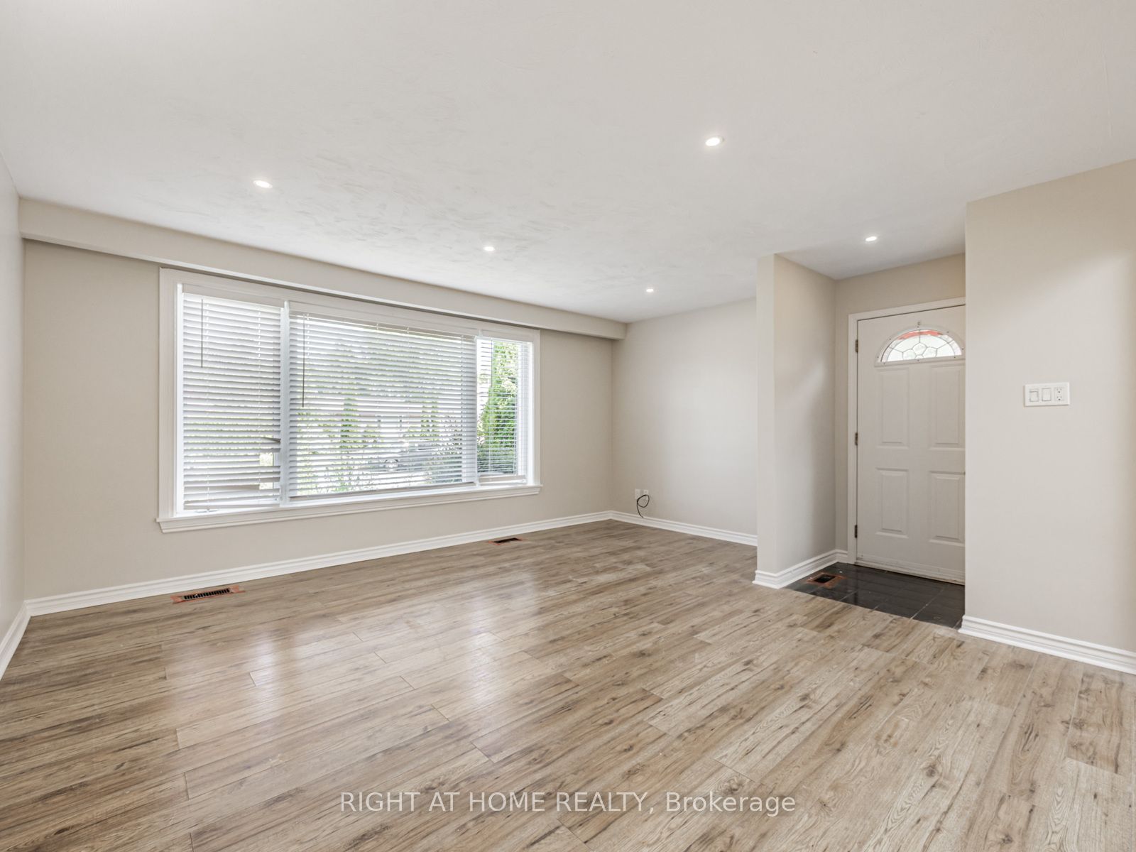 64 Mill Street, Ajax, ON L1S 6K6 photo 4