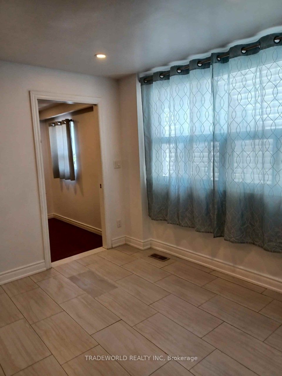 765 Gerrard Street E Main Fl, Toronto, ON M4M 1Y5 photo 4