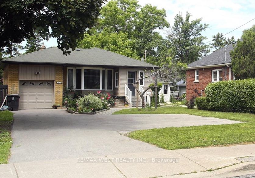 812 Kennedy Road, Toronto, ON M1K 2C8