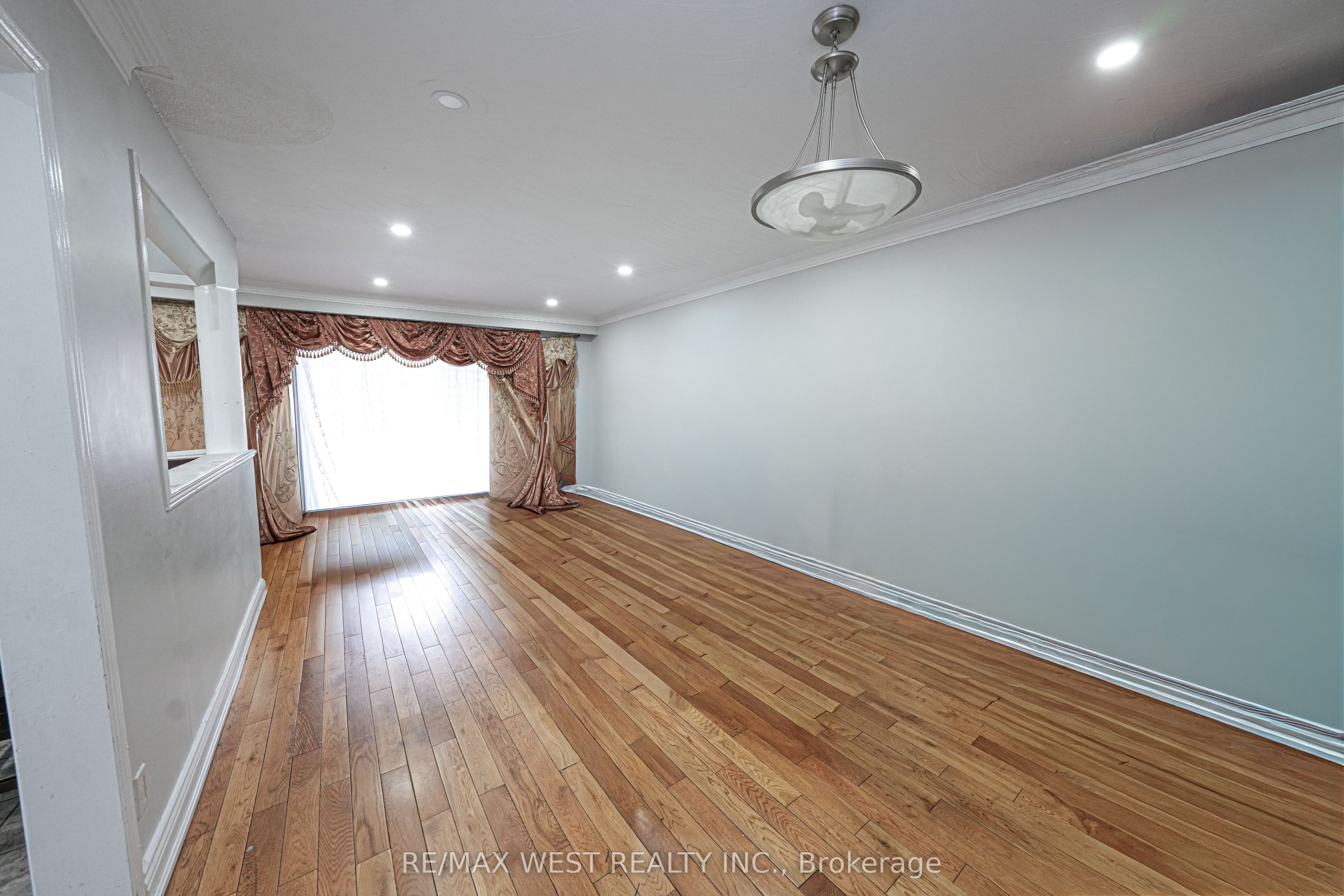 812 Kennedy Road, Toronto, ON M1K 2C8 photo 2