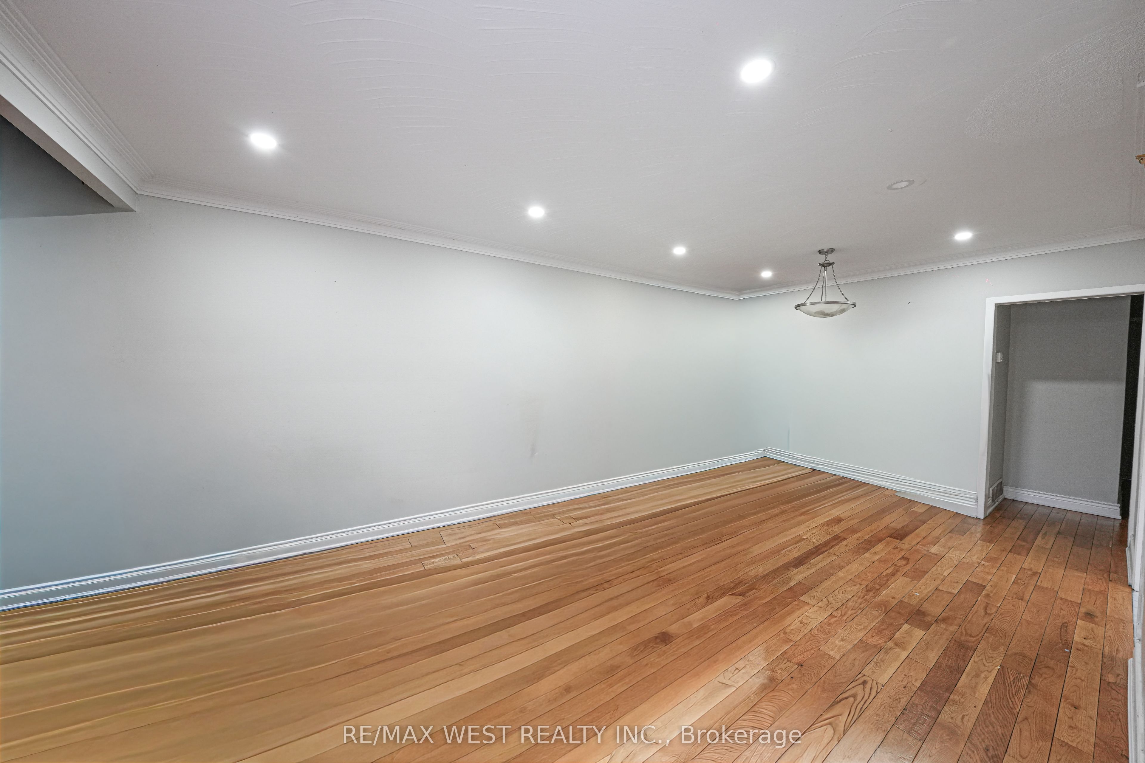 812 Kennedy Road, Toronto, ON M1K 2C8 photo 4