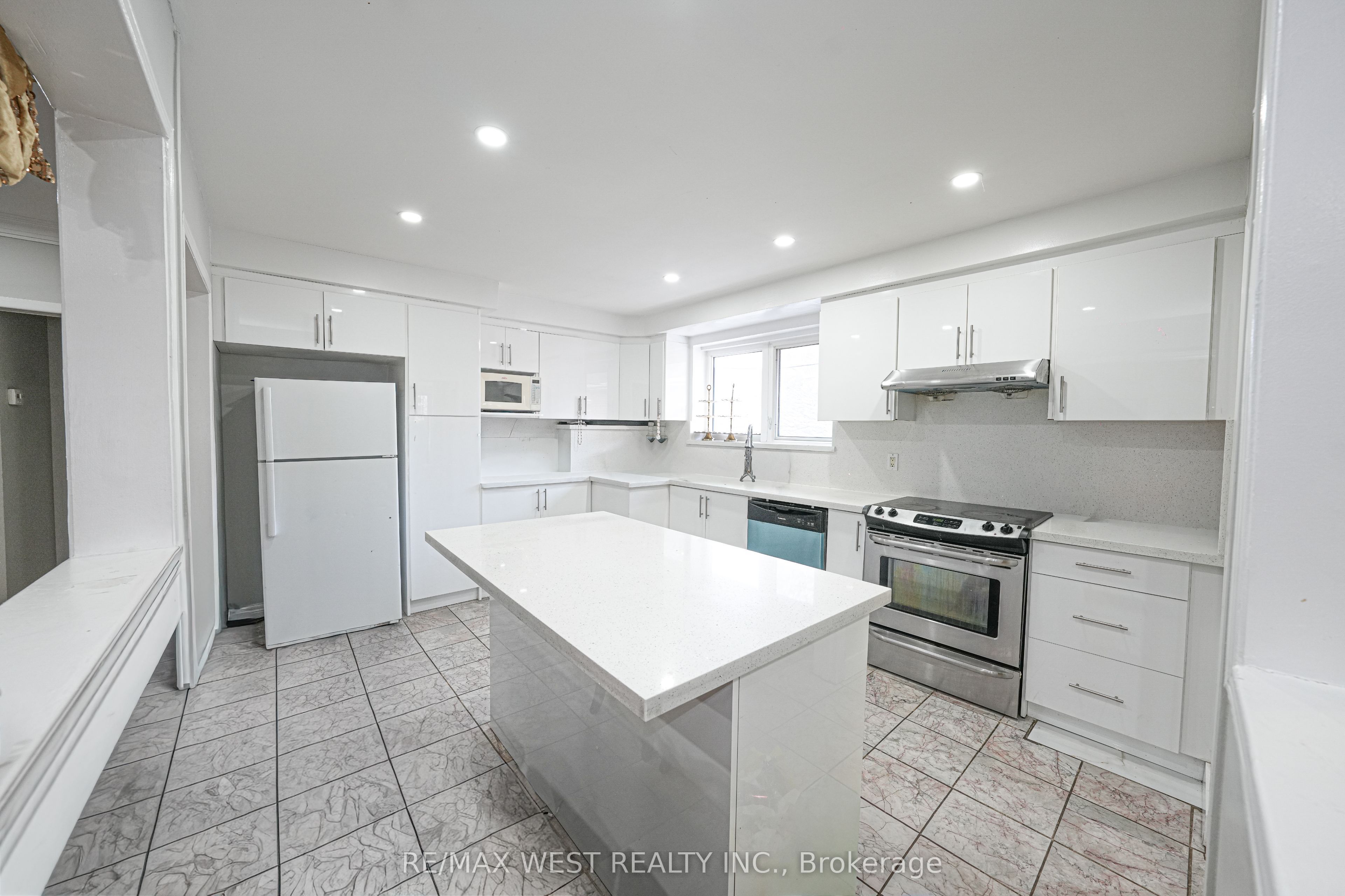 812 Kennedy Road, Toronto, ON M1K 2C8 photo 5