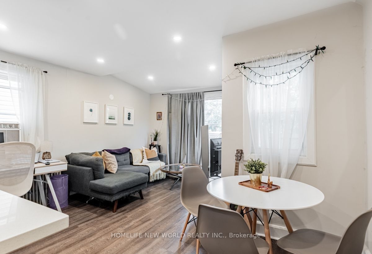 878 Kingston Road, Toronto, ON M4E 1S3 photo 3