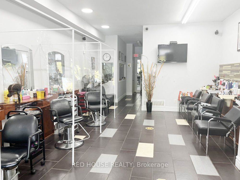 1533 O'Connor Drive, Toronto, ON M4B 2V7 photo 2