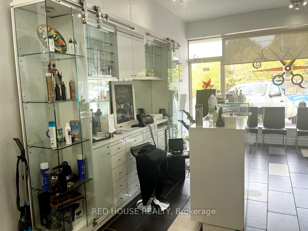 1533 O'Connor Drive, Toronto, ON M4B 2V7 photo 3