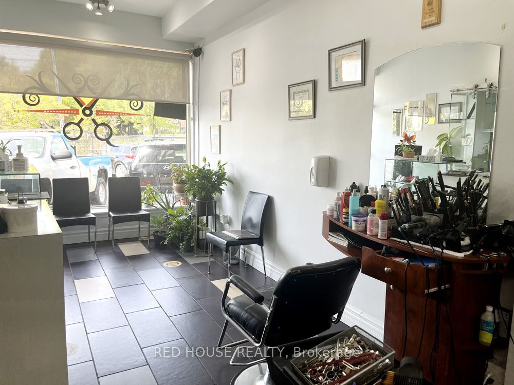 1533 O'Connor Drive, Toronto, ON M4B 2V7 photo 4