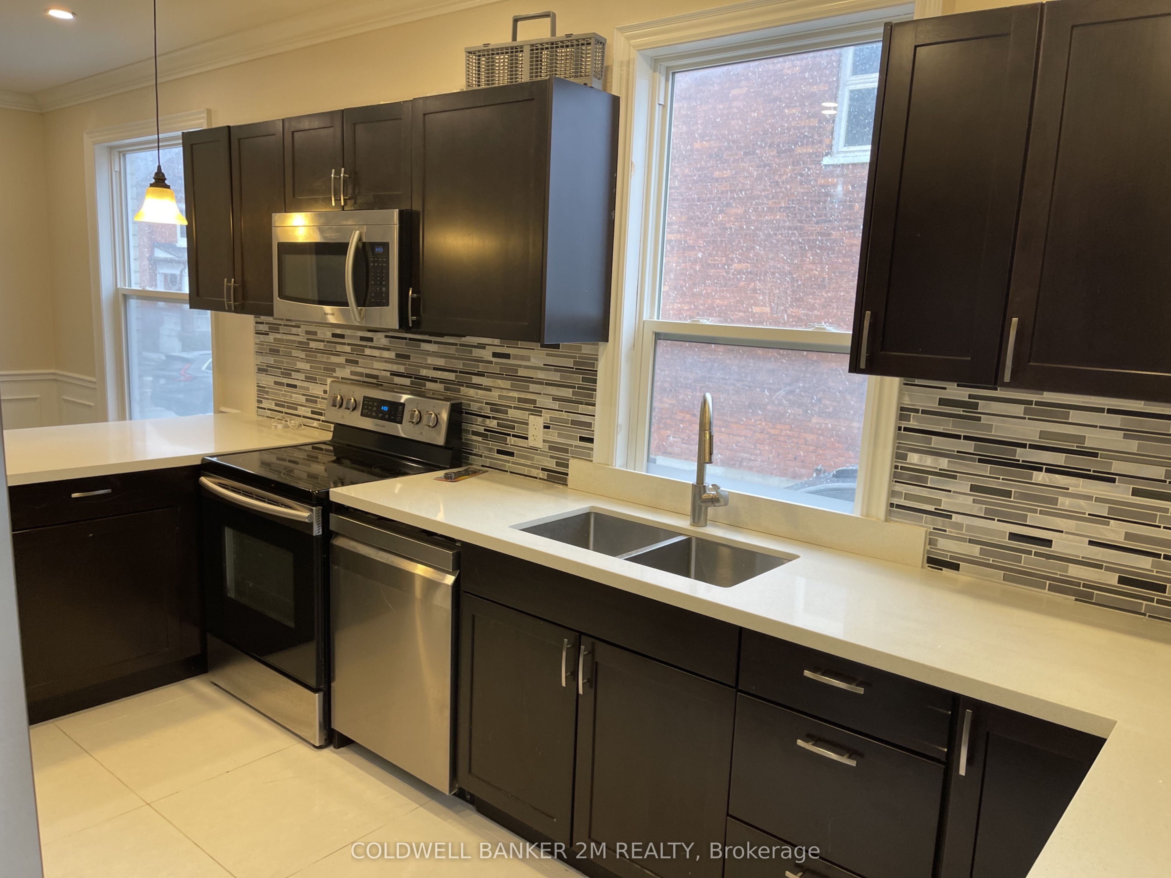242 Kendal Avenue 1, Oshawa, ON L1G 5B5 photo 4