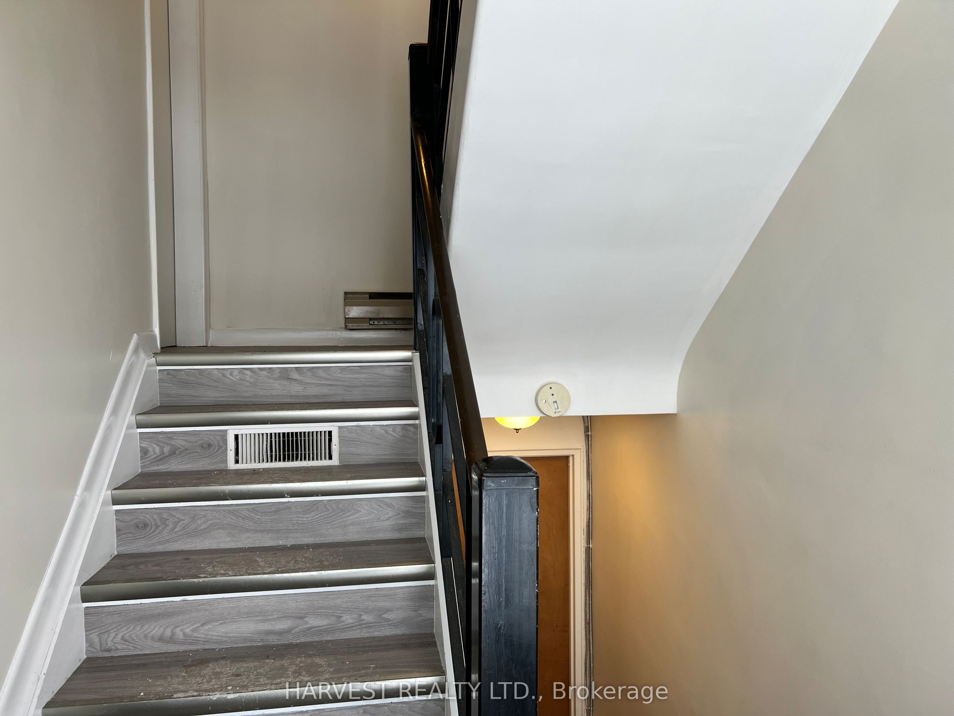 337 Frontenac Avenue, Oshawa, ON L1J 2A7 photo 4