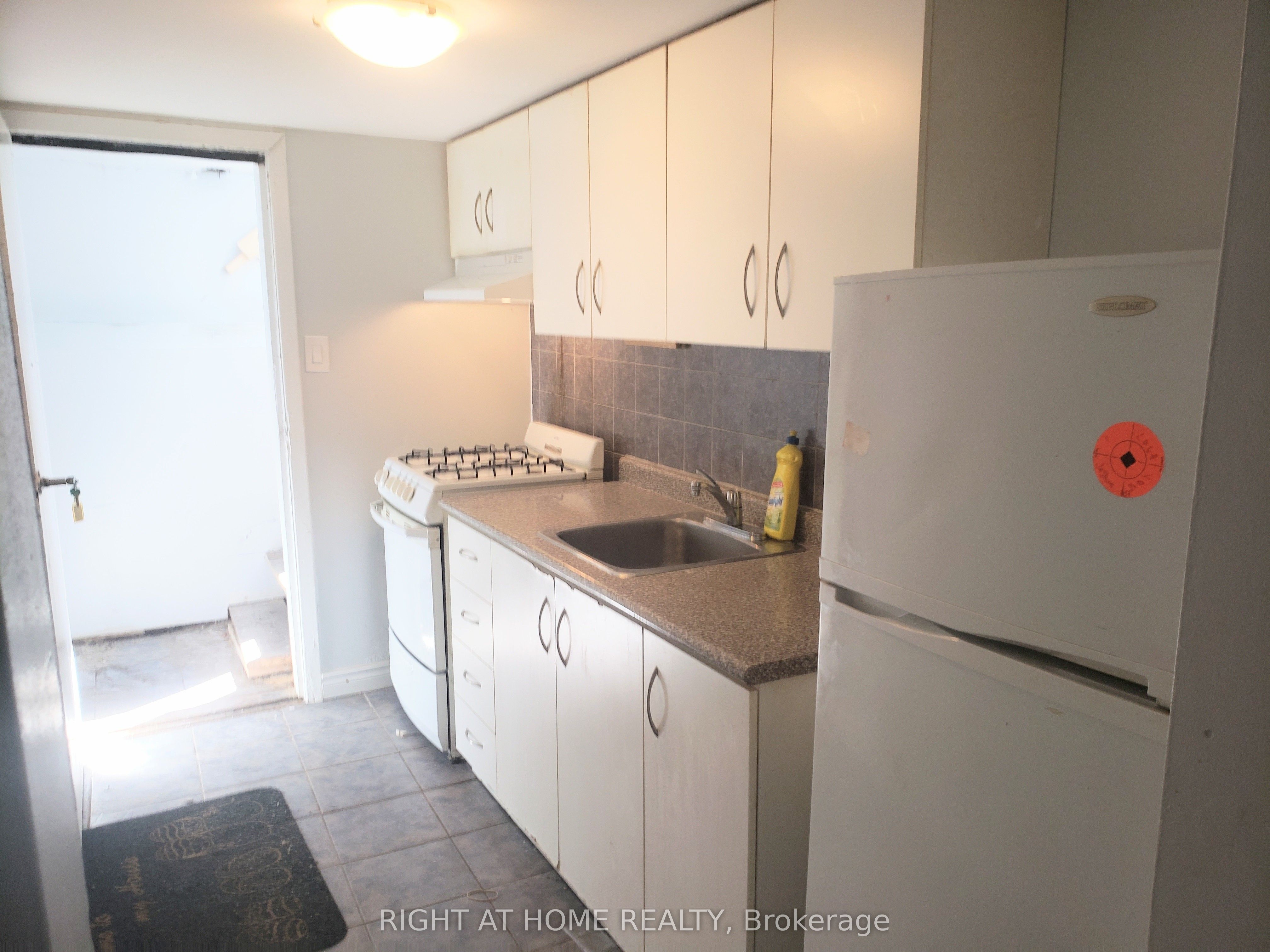 685 Greenwood Avenue BSMT, Toronto, ON M4J 4B6 photo 2