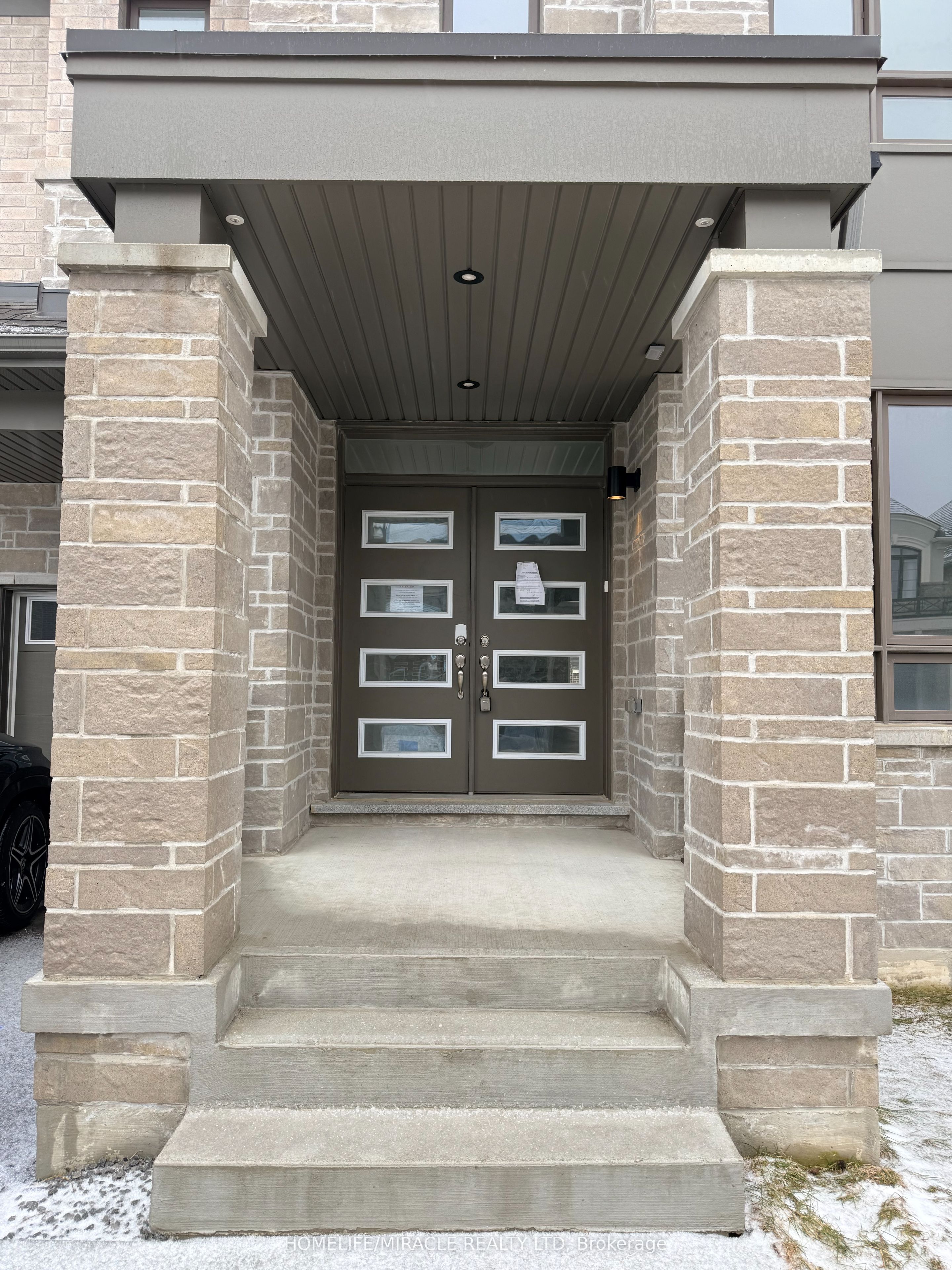 1421 Swallowtail Lane, Pickering, ON L1X 0N8 photo 3