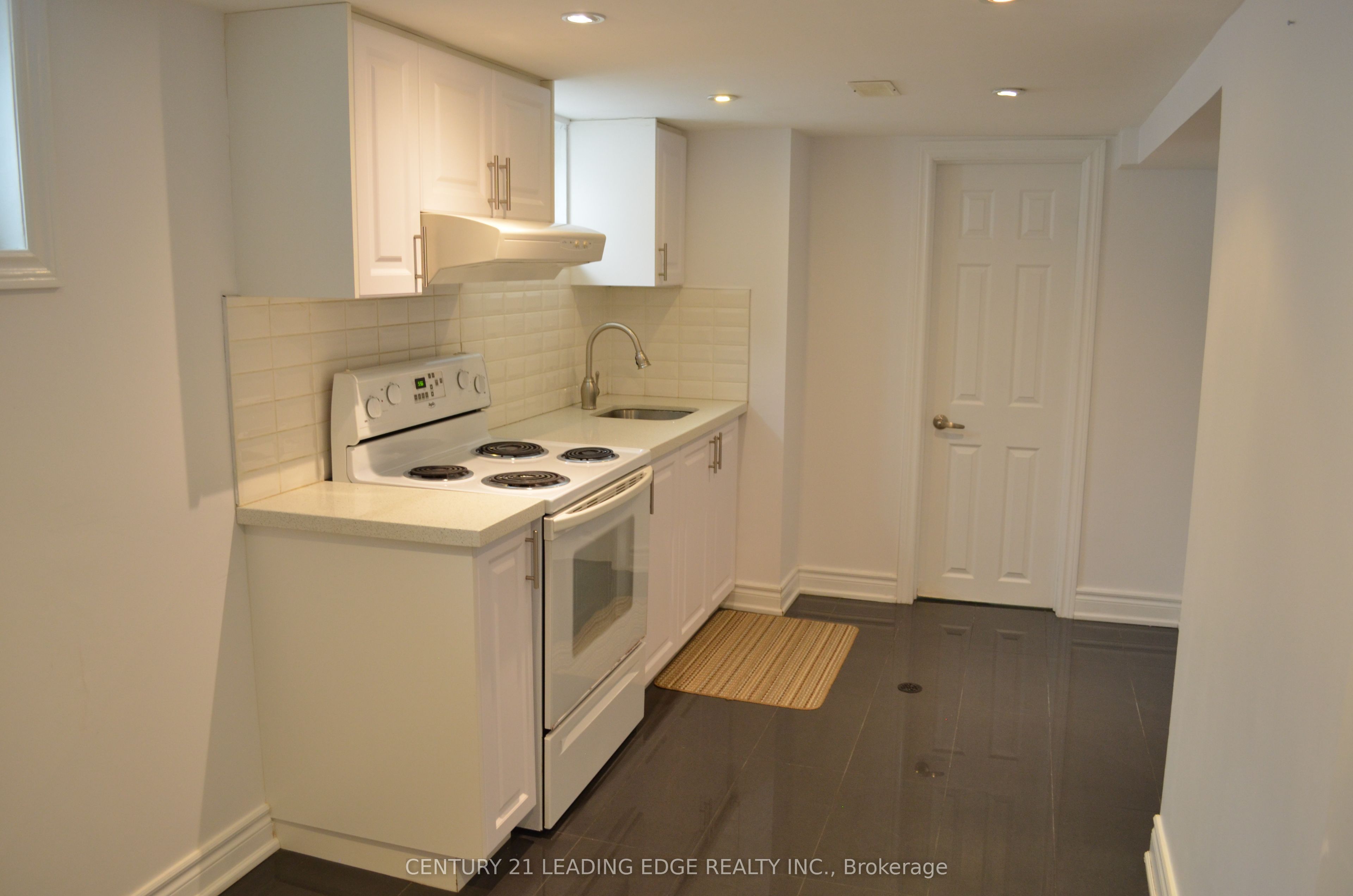 10 Tartan Avenue Bsmt, Toronto, ON M1L 1T6 photo 4