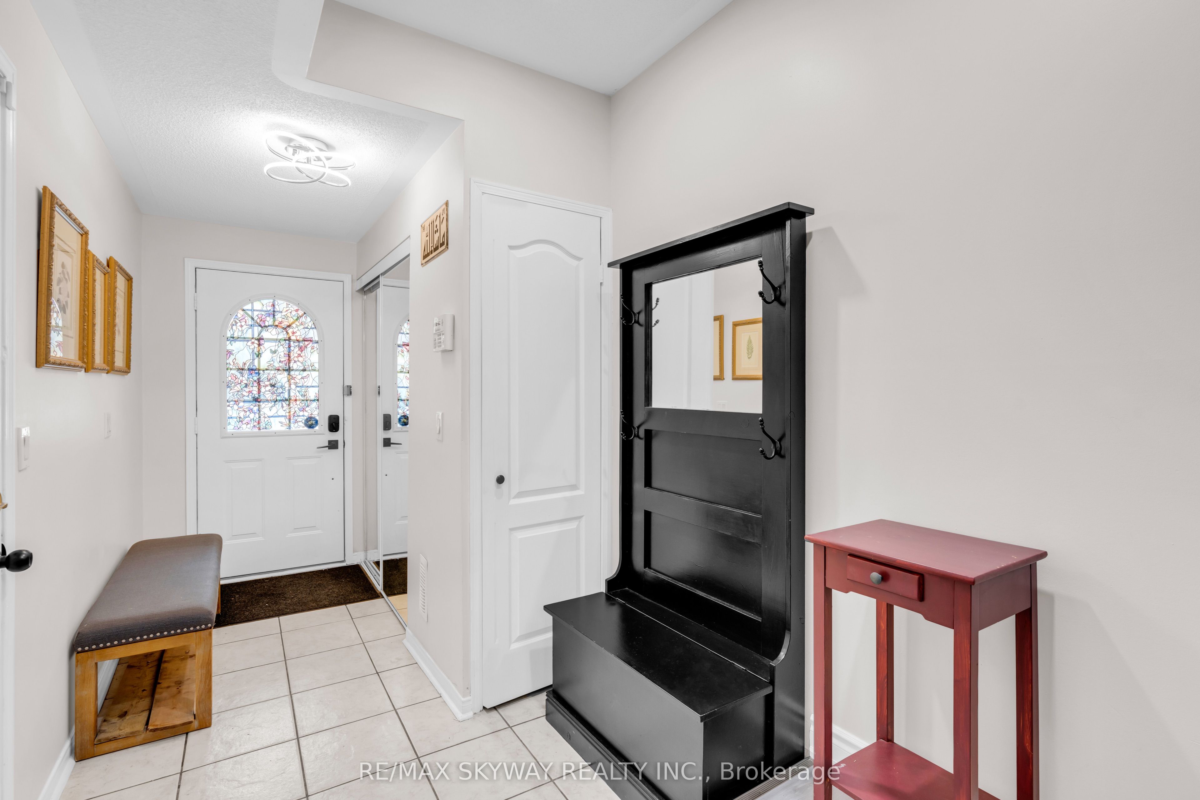 96 Jenkinson Way, Toronto, ON M1P 5H4 photo 2