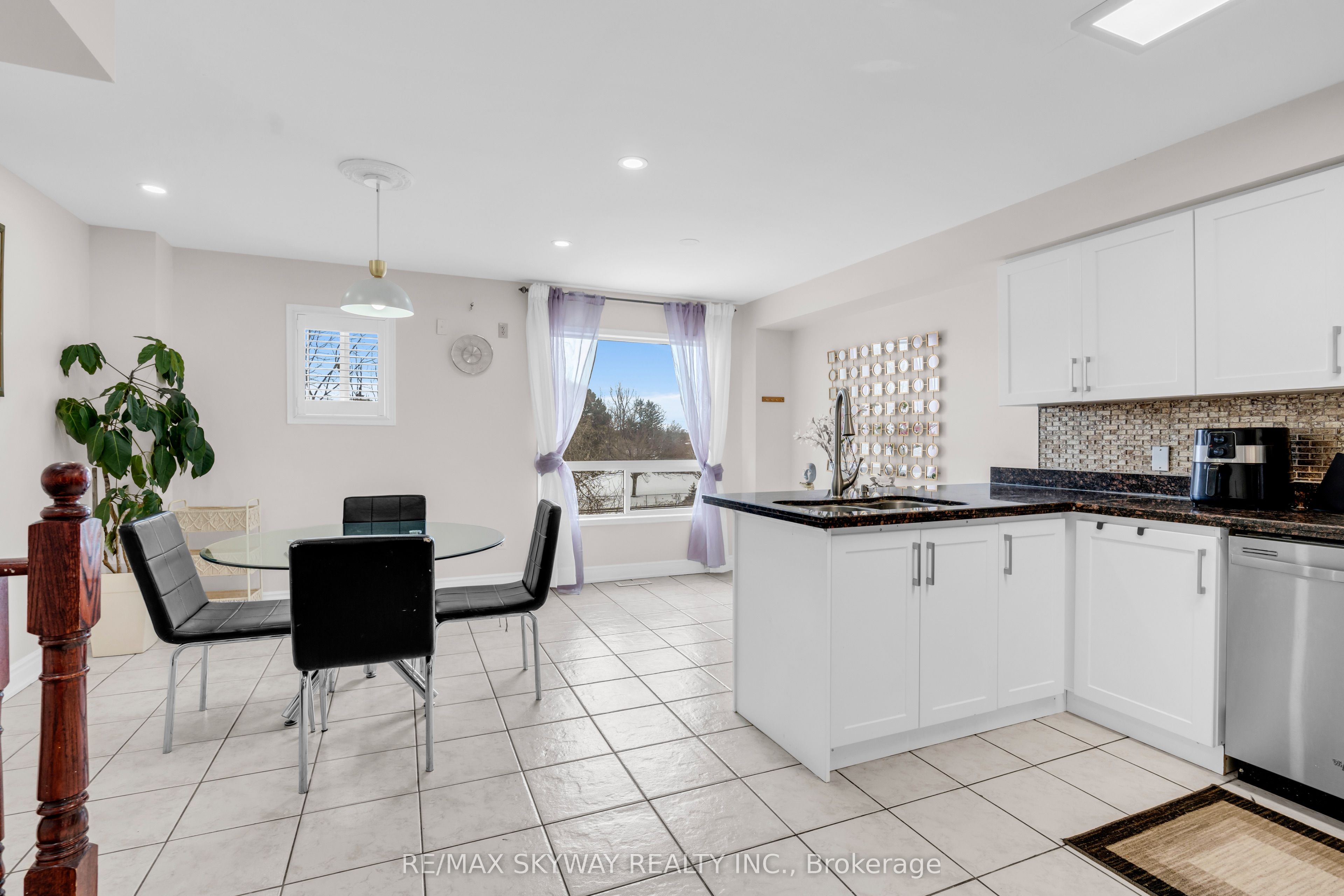 96 Jenkinson Way, Toronto, ON M1P 5H4 photo 5