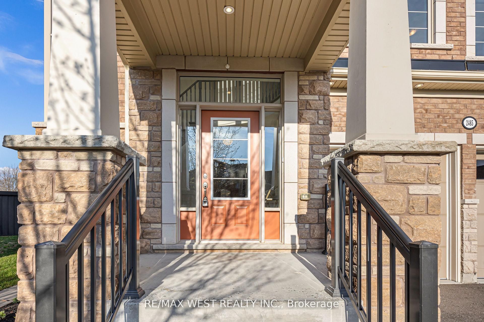 2485 Bandsman Crescent, Oshawa, ON L1L 0M1 photo 2