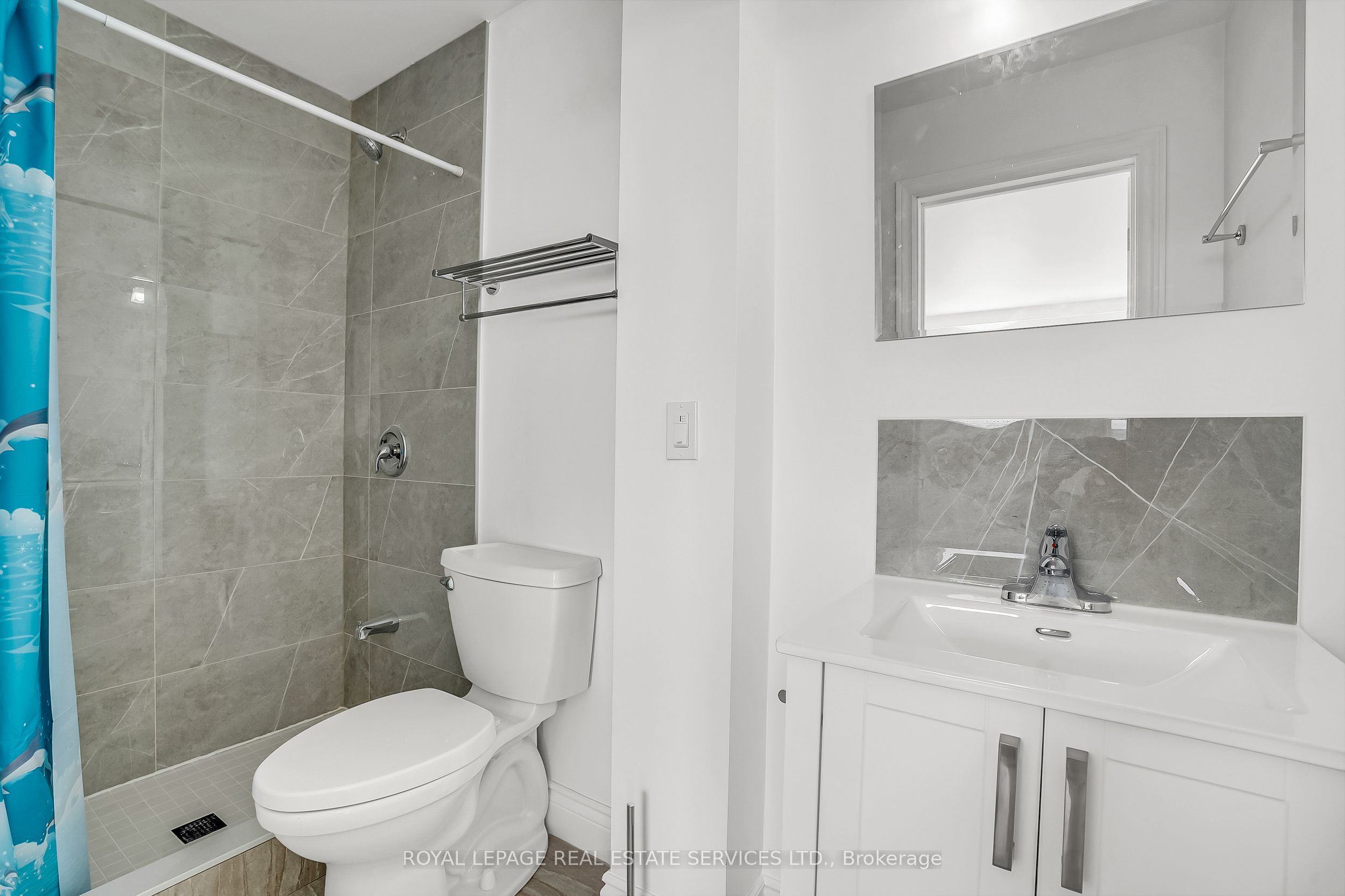 2820 Danforth Avenue 302, Toronto, ON M4C 1M1 photo 2
