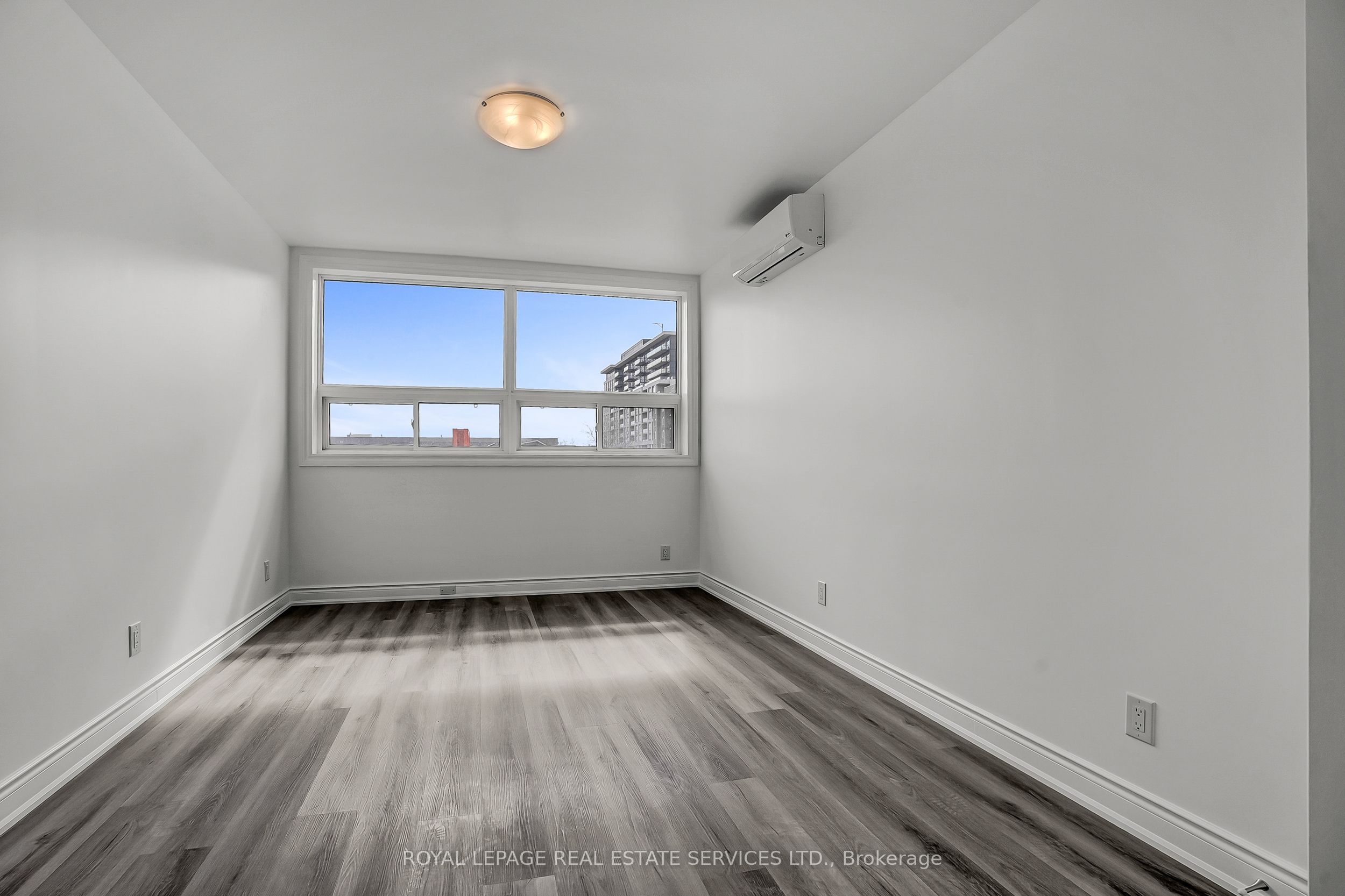 2820 Danforth Avenue 302, Toronto, ON M4C 1M1 photo 3