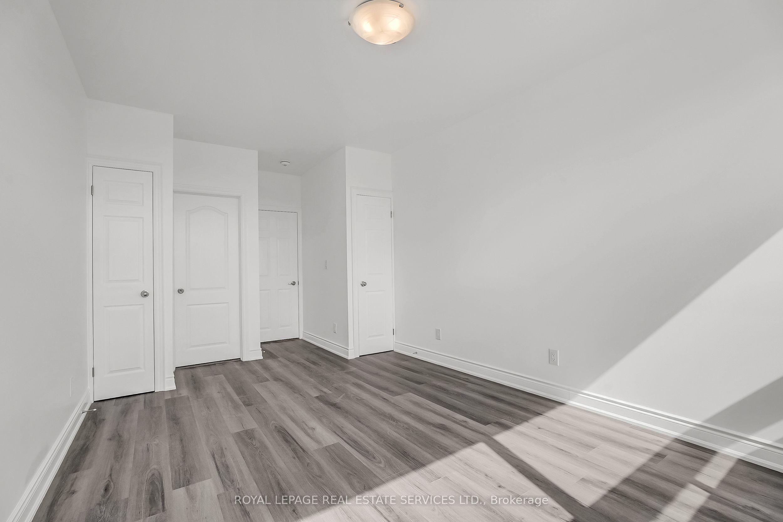 2820 Danforth Avenue 302, Toronto, ON M4C 1M1 photo 4