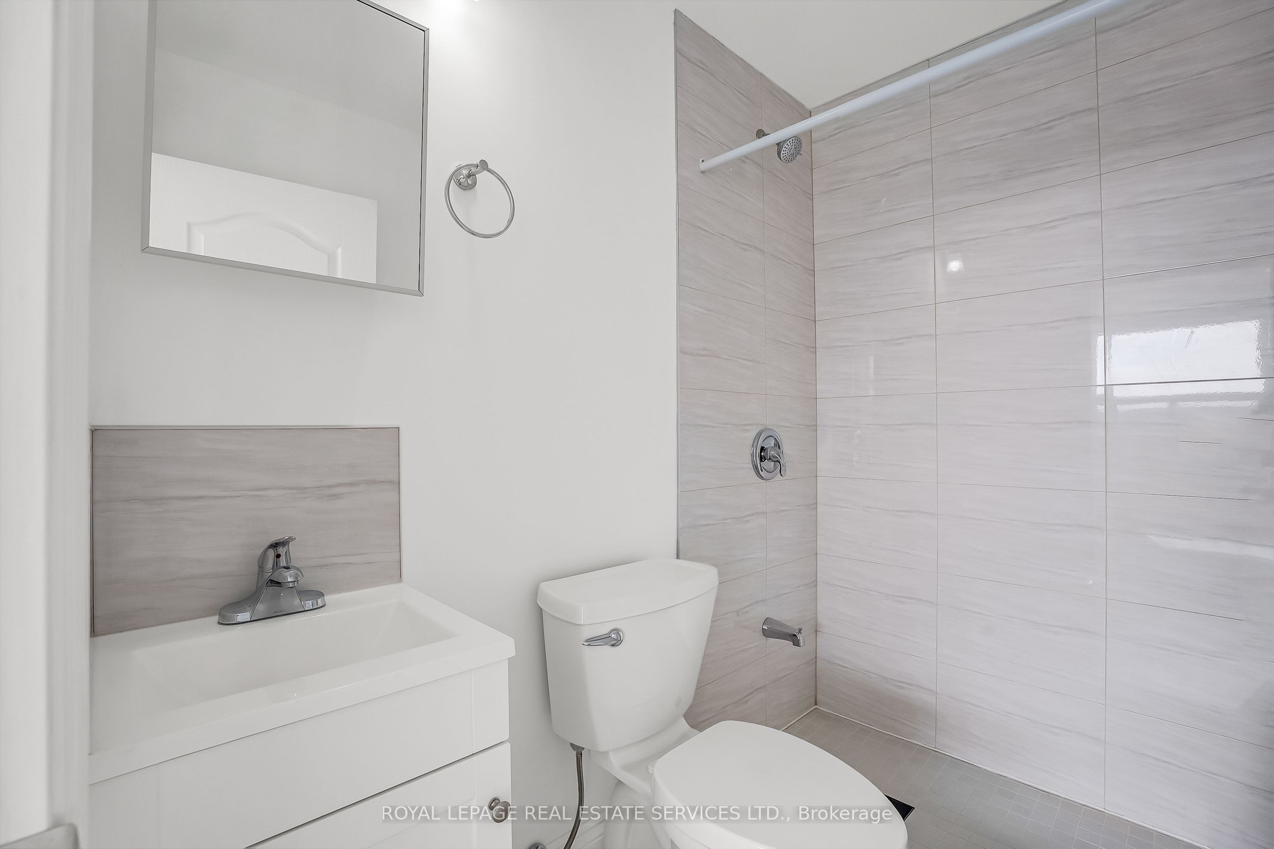 2820 Danforth Avenue 302, Toronto, ON M4C 1M1 photo 5