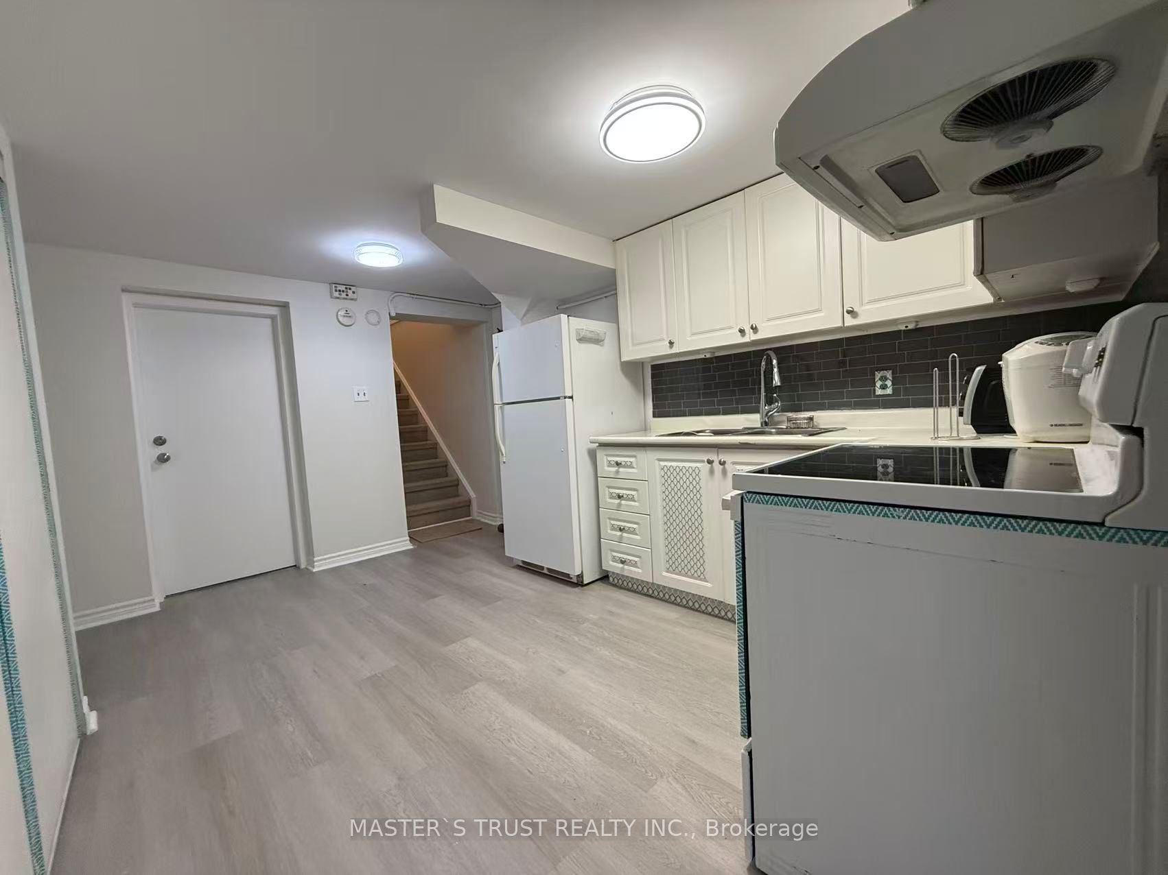 16 Farmington Crescent Bsmt, Toronto, ON M1S 1G1 photo 3