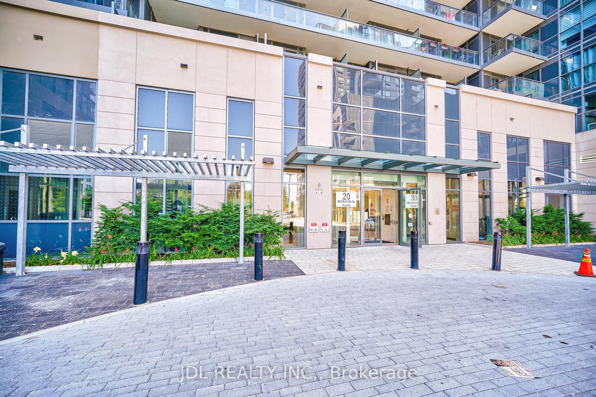 20 Meadowglen Place 334, Toronto, ON M1H 2Y5 photo 3