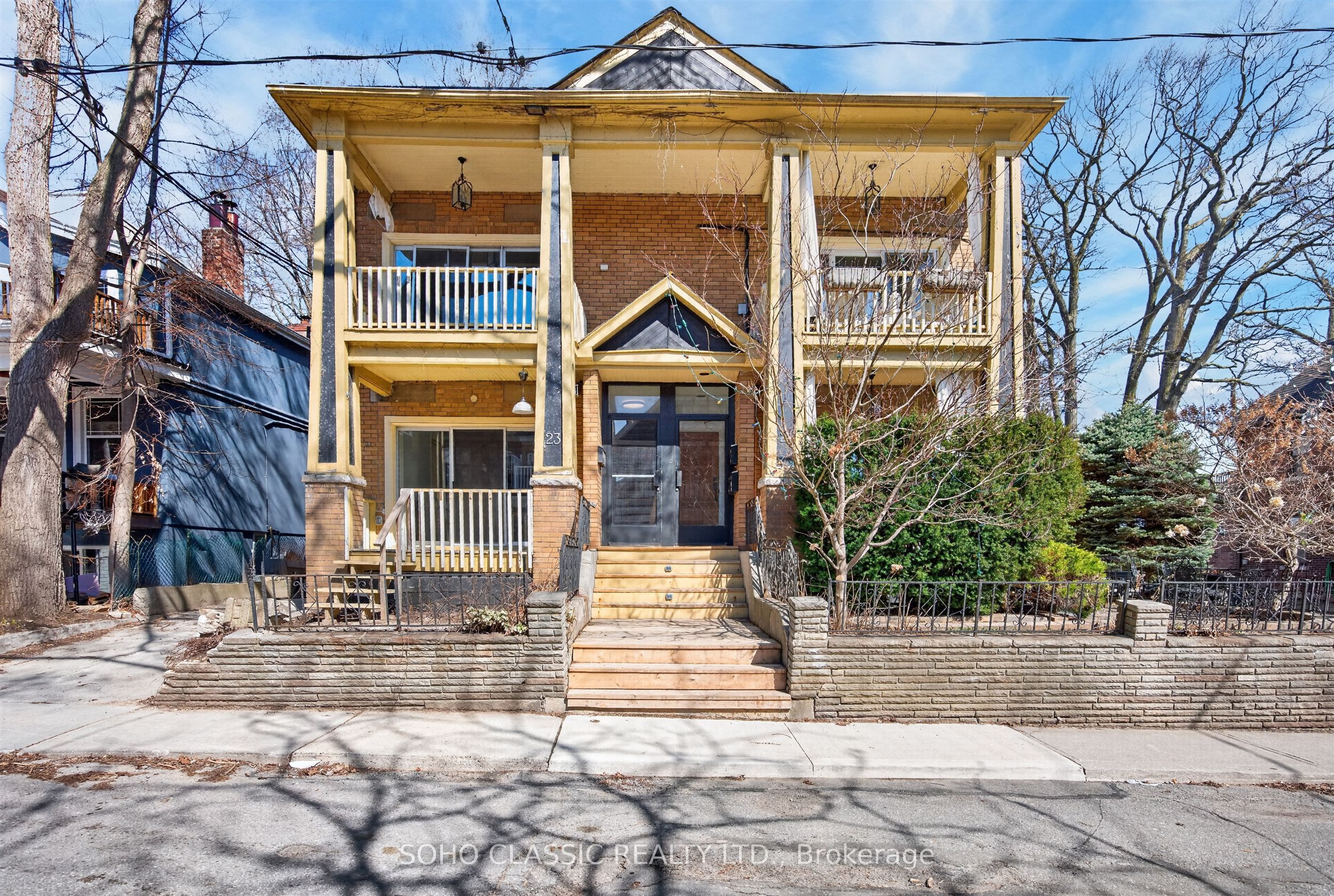 23 Fernwood Park Avenue Main Floor, Toronto, ON M4E 3E9