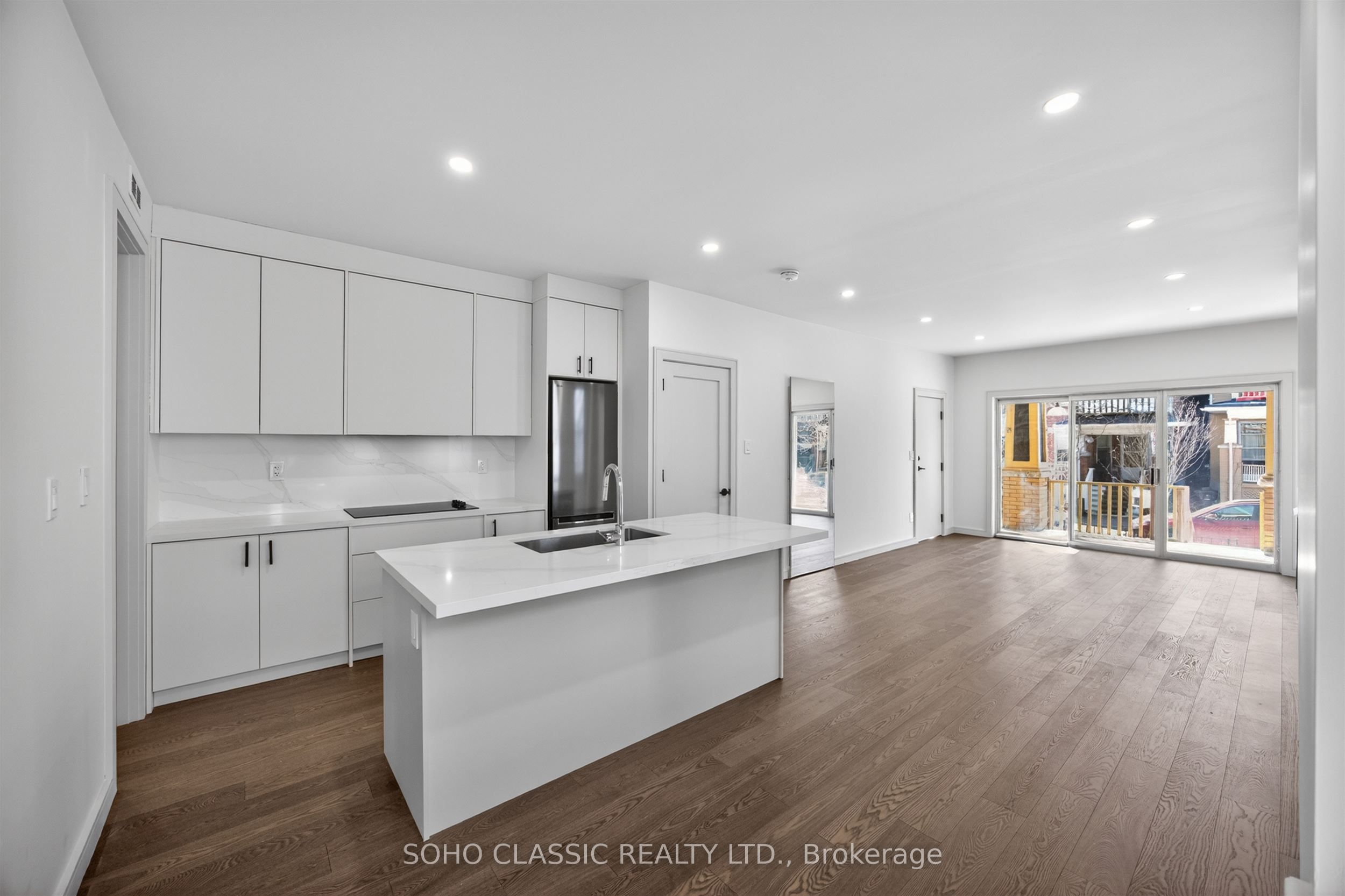 23 Fernwood Park Avenue Main Floor, Toronto, ON M4E 3E9 photo 3