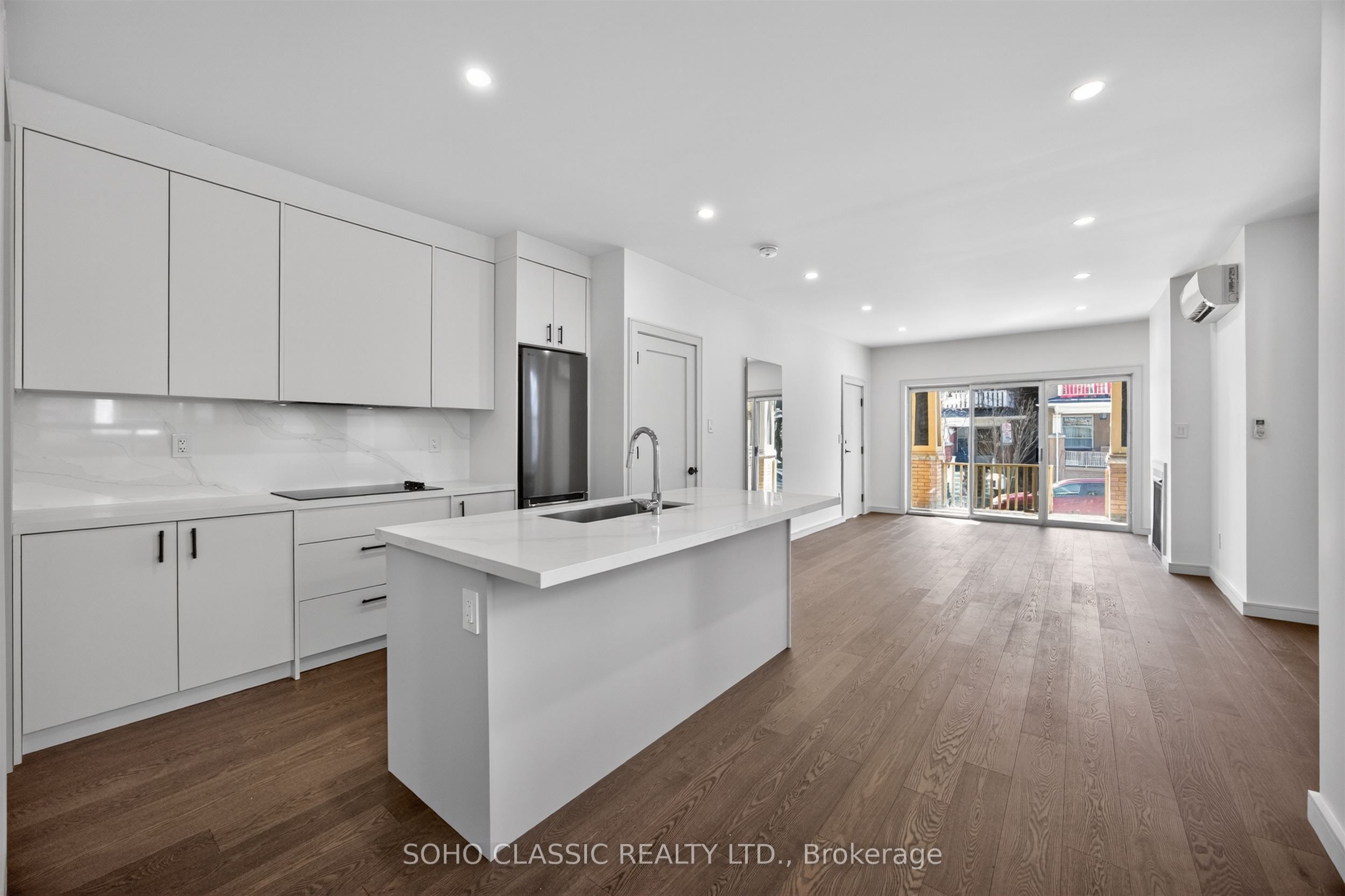 23 Fernwood Park Avenue Main Floor, Toronto, ON M4E 3E9 photo 4