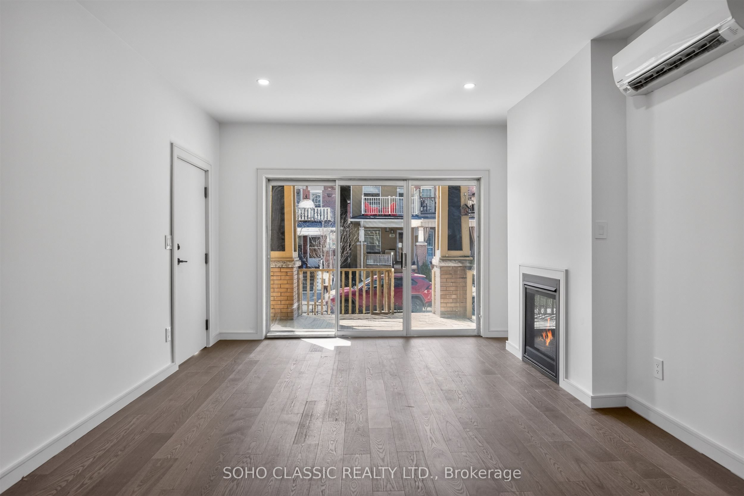 23 Fernwood Park Avenue Main Floor, Toronto, ON M4E 3E9 photo 5