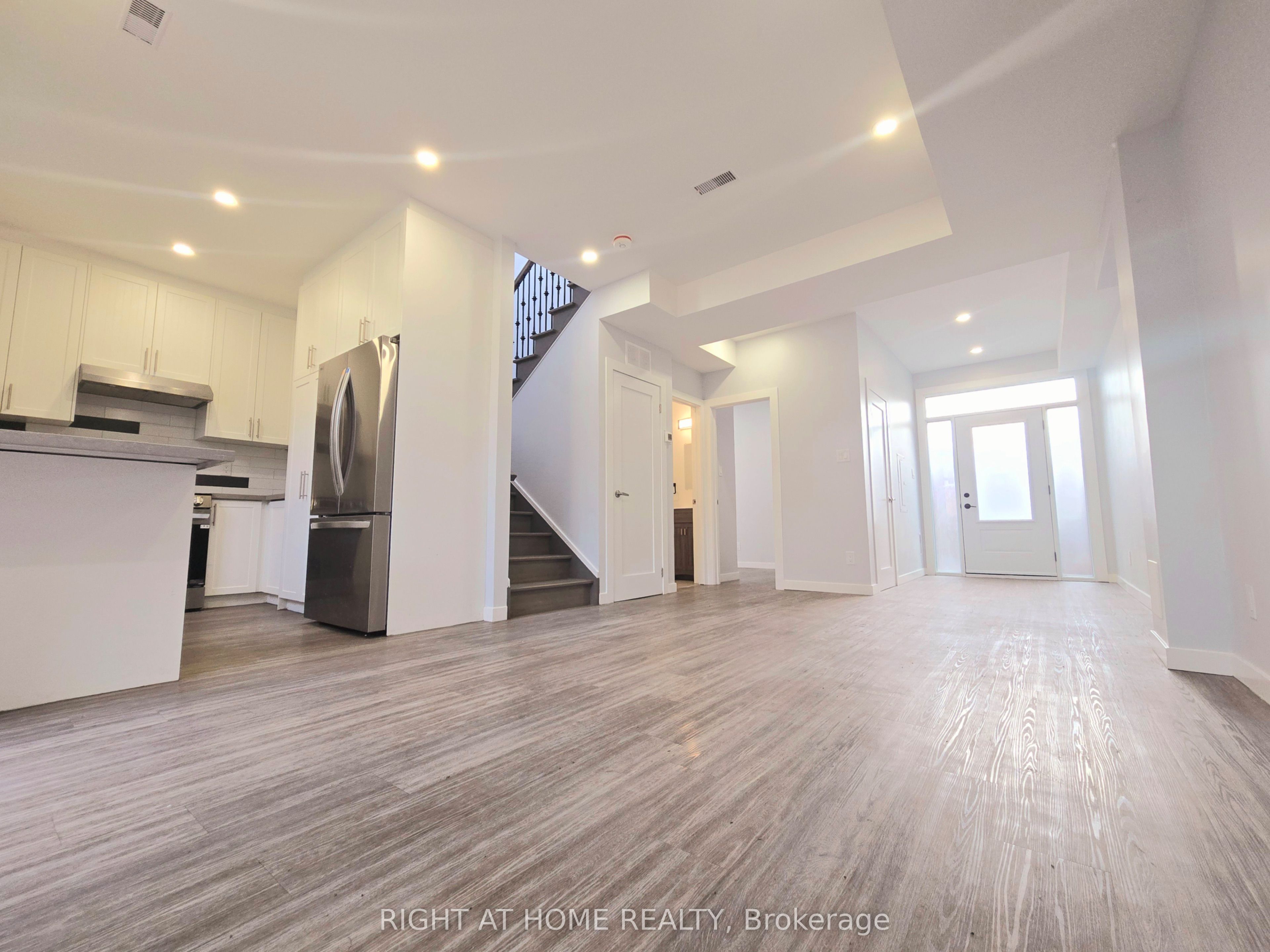 94 Barrington Avenue Laneway Suite, Toronto, ON M4C 4Z1 photo 3