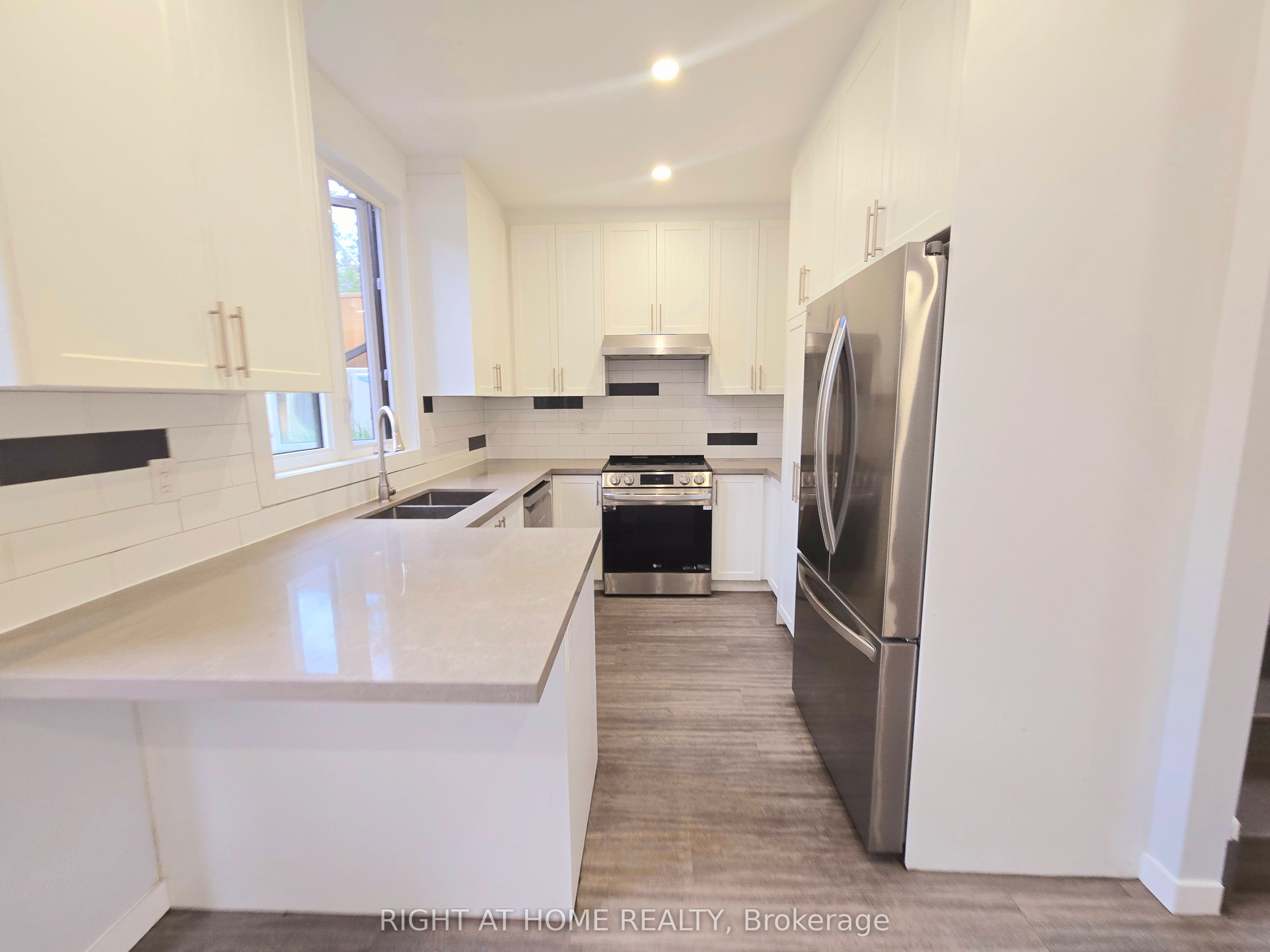94 Barrington Avenue Laneway Suite, Toronto, ON M4C 4Z1 photo 5