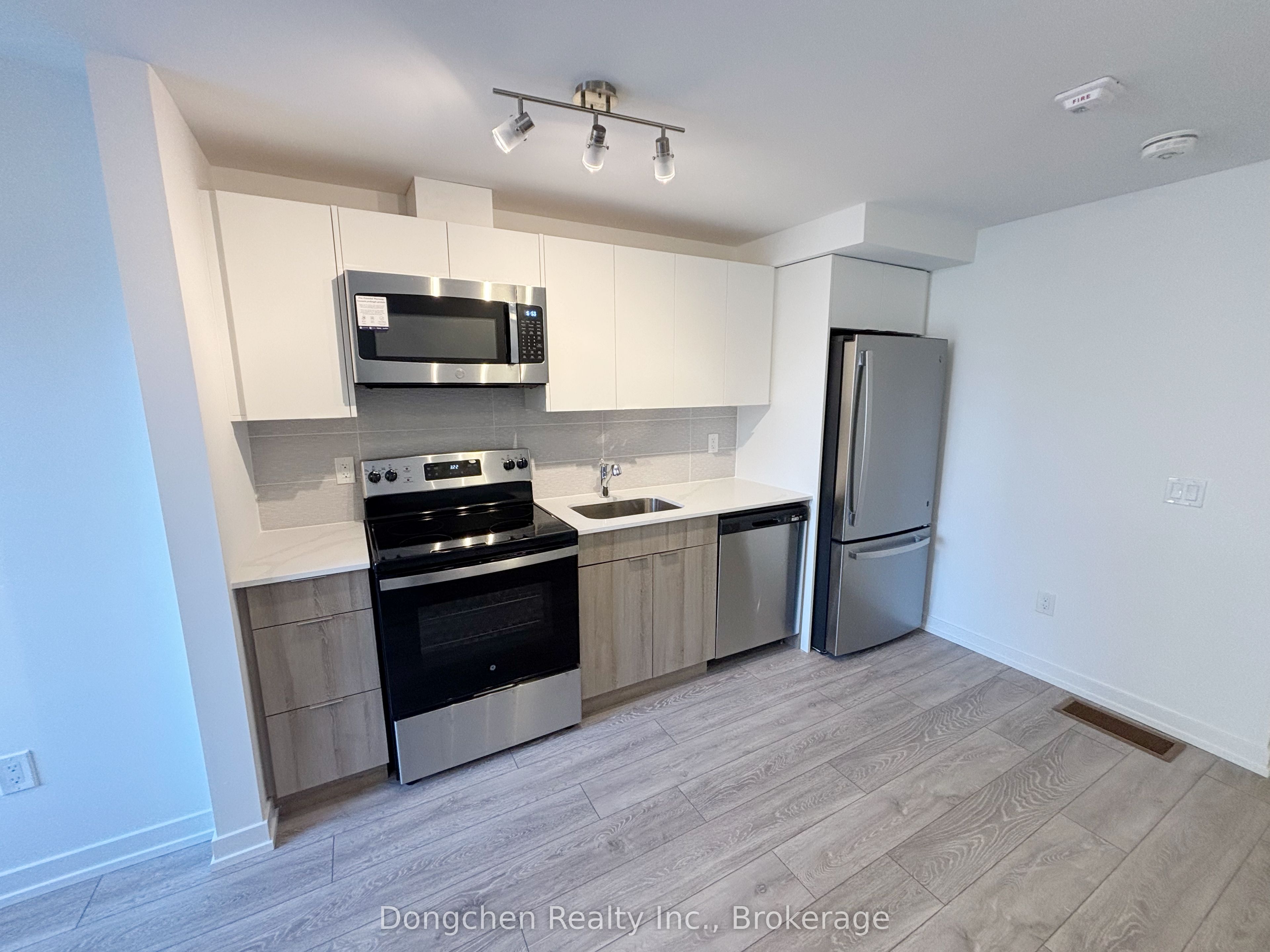 30 Calamint Lane 39, Toronto, ON M1W 2H1 photo 3