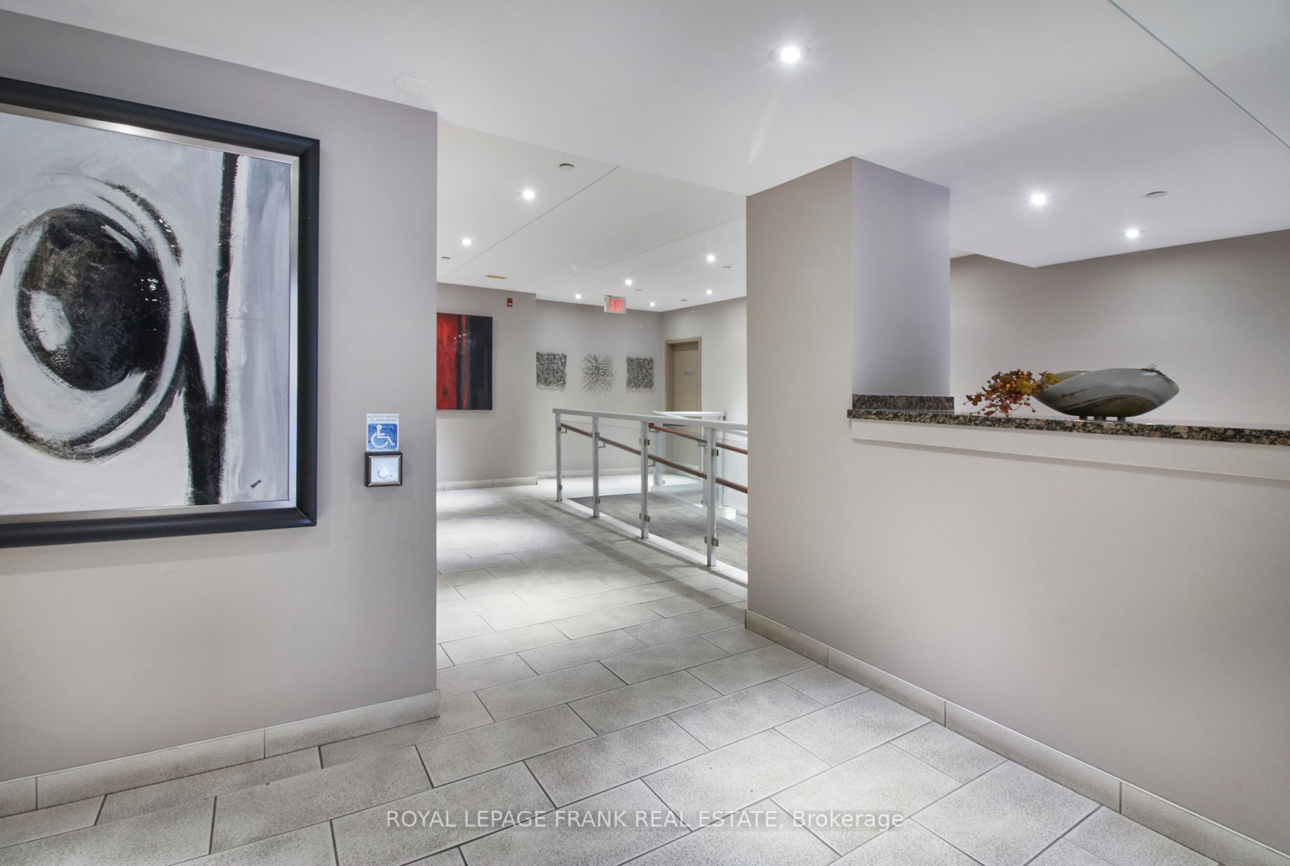 44 Bond Street W 905, Oshawa, ON L1G 6R2 photo 4