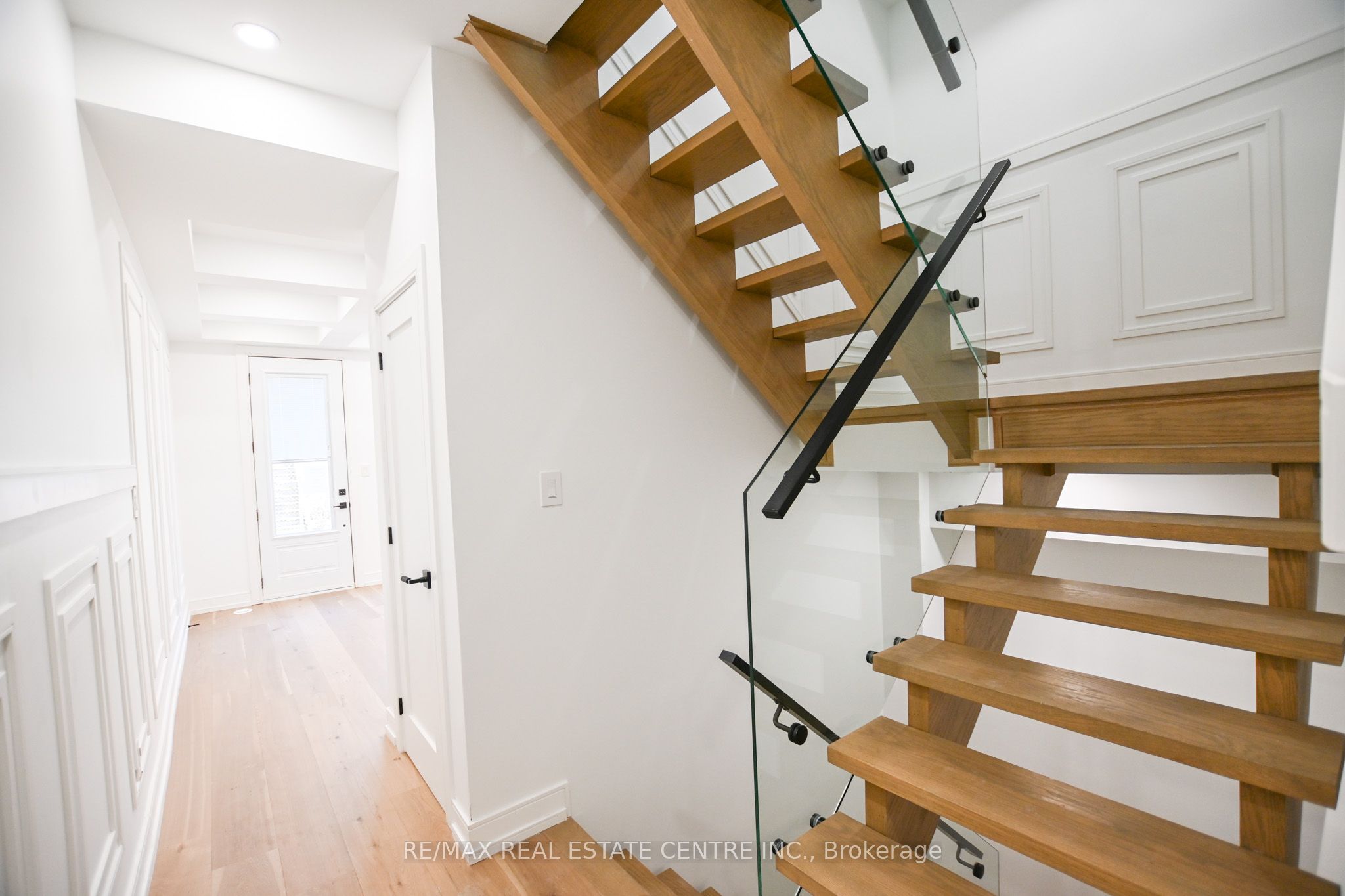 57 Jones Avenue, Toronto, ON M4M 2Z7 photo 2